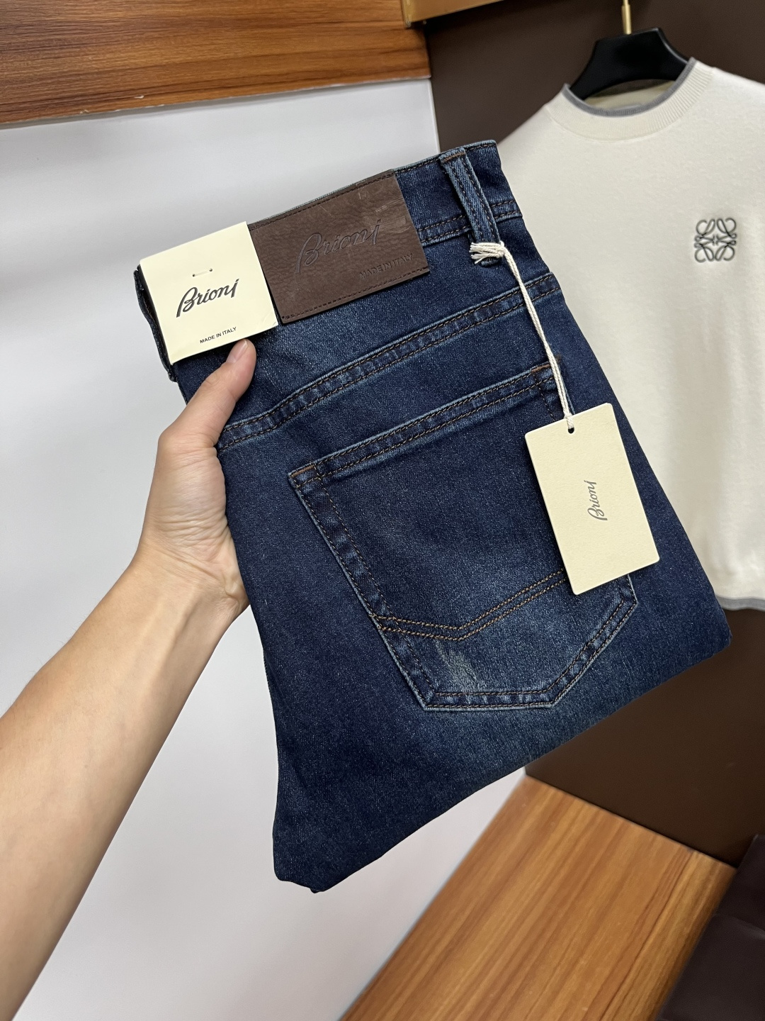 NO:599348,BUONI 2025 autumn and winter new models are on the market!  Versatile style. Basic five-pocket jeans. A classic that goes well with clothes. It tastes good no matter how you wear it. Breathable and comfortable. It has a slight stretch and is unrestrained. The original imported retro smoke gray denim micro-elastic fabric has a soft feel. It is truly low-key and luxurious. It is very suitable for autumn and winter. The standard straight slim fit is more comfortable to wear and unrestrained. The accessories are very particular. The exquisite original hardware and lining are very solid. The key point is LWS.  Very cost-effective, very good quality, worth buying!  Size:30-38,,jeans,alexander wang19860909BUONI 2025年秋冬新款上市！ 百搭款式 基础五袋款复牛仔裤 经典之作很好搭配衣服哦 怎么穿都很有味道 透气舒服 带有微微的弹力 无拘无束 原版进口复古烟灰色牛仔布微弹面料 柔软手感 真正的低调奢华 很是适合秋冬季节穿着 标准直筒修身版型 穿起来更加舒服 无拘无束 辅料上面特别的讲究 精致原版五金内衬走线都非常的扎实 LWS 重点就是 性价比非常高 质量非常好 值得购入！ 尺码:30-38,,jeans,alexander wang,Men's clothing