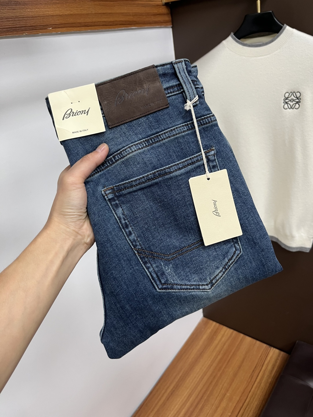 NO:599335,BUONI 2025 autumn and winter new models are on the market!  Versatile style. Basic five-pocket jeans. A classic that goes well with clothes. It tastes good no matter how you wear it. Breathable and comfortable. It has a slight stretch and is unrestrained. The original imported retro smoke gray denim micro-elastic fabric has a soft feel. It is truly low-key and luxurious. It is very suitable for autumn and winter. The standard straight slim fit is more comfortable to wear and unrestrained. The accessories are very particular. The exquisite original hardware and lining are very solid. The key point is LWS.  Very cost-effective, very good quality, worth buying!  Size:30-38,,jeans,alexander wang19860909BUONI 2025年秋冬新款上市！ 百搭款式 基础五袋款复牛仔裤 经典之作很好搭配衣服哦 怎么穿都很有味道 透气舒服 带有微微的弹力 无拘无束 原版进口复古烟灰色牛仔布微弹面料 柔软手感 真正的低调奢华 很是适合秋冬季节穿着 标准直筒修身版型 穿起来更加舒服 无拘无束 辅料上面特别的讲究 精致原版五金内衬走线都非常的扎实 LWS 重点就是 性价比非常高 质量非常好 值得购入！ 尺码:30-38,,jeans,alexander wang,Men's clothing