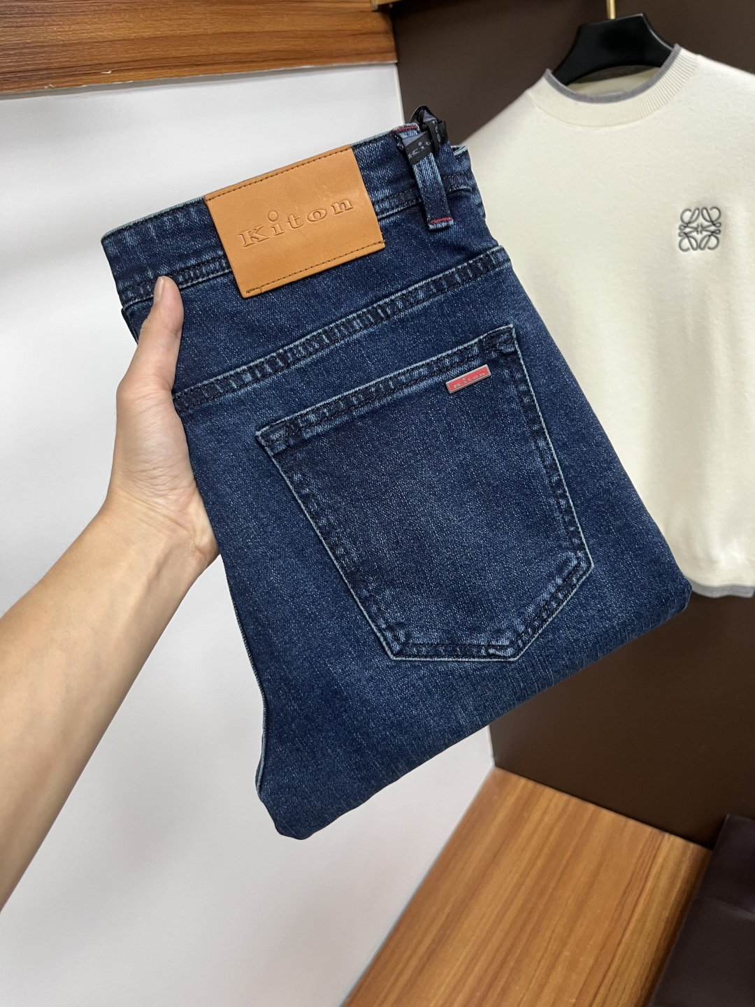 NO:599338,Kiton 2025 autumn and winter new models are on the market!  Versatile style. Basic five-pocket jeans. A classic that goes well with clothes. It tastes good no matter how you wear it. Breathable and comfortable. It has a slight stretch and is unrestrained. The original imported retro smoke gray denim micro-elastic fabric has a soft feel. It is truly low-key and luxurious. It is very suitable for autumn and winter. The standard straight slim fit is more comfortable to wear and unrestrained. The accessories are very particular. The exquisite original hardware and lining are very solid. The key point is LWS.  Very cost-effective, very good quality, worth buying!  Size:30-38,,jeans,alexander wang19860909Kiton 2025年秋冬新款上市！ 百搭款式 基础五袋款复牛仔裤 经典之作很好搭配衣服哦 怎么穿都很有味道 透气舒服 带有微微的弹力 无拘无束 原版进口复古烟灰色牛仔布微弹面料 柔软手感 真正的低调奢华 很是适合秋冬季节穿着 标准直筒修身版型 穿起来更加舒服 无拘无束 辅料上面特别的讲究 精致原版五金内衬走线都非常的扎实 LWS 重点就是 性价比非常高 质量非常好 值得购入！ 尺码:30-38,,jeans,alexander wang,Men's clothing