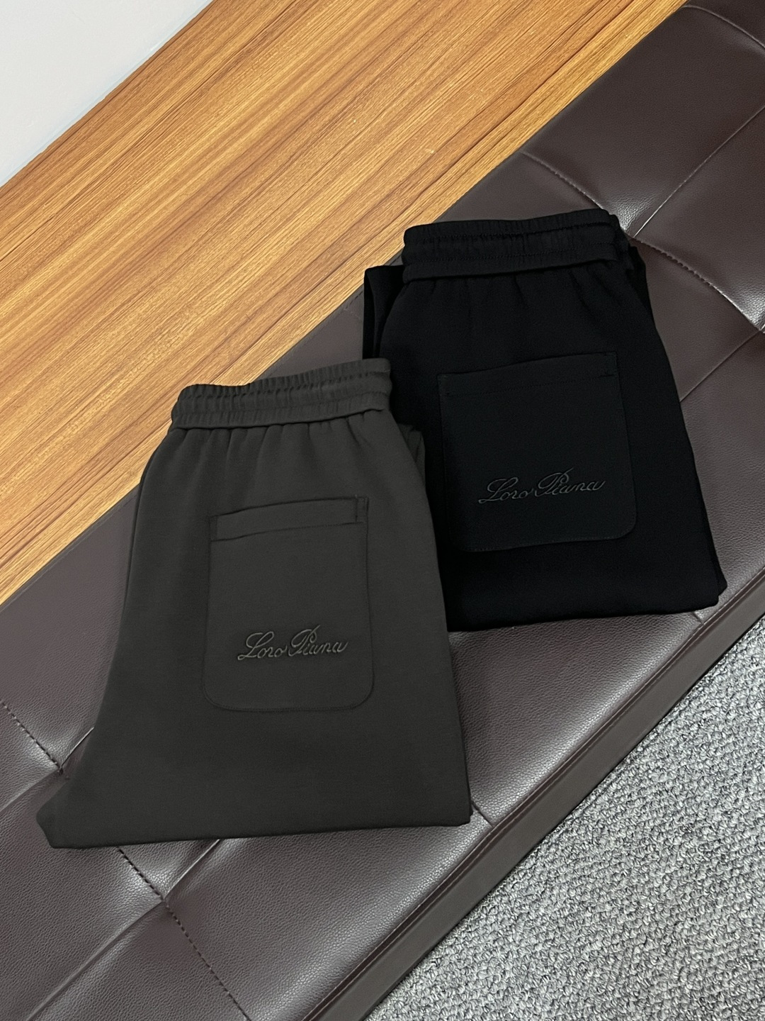 NO:601593,Nuoyou Panya ss new autumn counter products are on the market simultaneously. High-quality fashionable casual pants made from original orders. Super versatile. Exclusively customized - imported high-end cotton fabrics, with a delicate and soft feel, comfortable close-fitting, and a super stylish upper body! The latest hardware accessories from the original customized counter. Super beautiful shape, long upper body and slender legs, impeccable lining and wiring, suitable for any occasion. QDX25 once again emphasizes that the fabric is very, very high-grade! Size M-4XL,,alexander wang19860909诺悠翩雅 ss秋季专柜新品同步上市.原单订制高品质时尚休闲裤.超级百搭款.独家定制-进口高端绵面料,手感细腻柔软,贴身舒适,上身超有型！原版定制专柜最新五金辅料.超靓版型、上身显腿修长,內里,走线都无可挑剔,任何场合都可出席,QDX25再次强调面料非常非常显档次！码数M-4XL,,alexander wang,Men's clothing