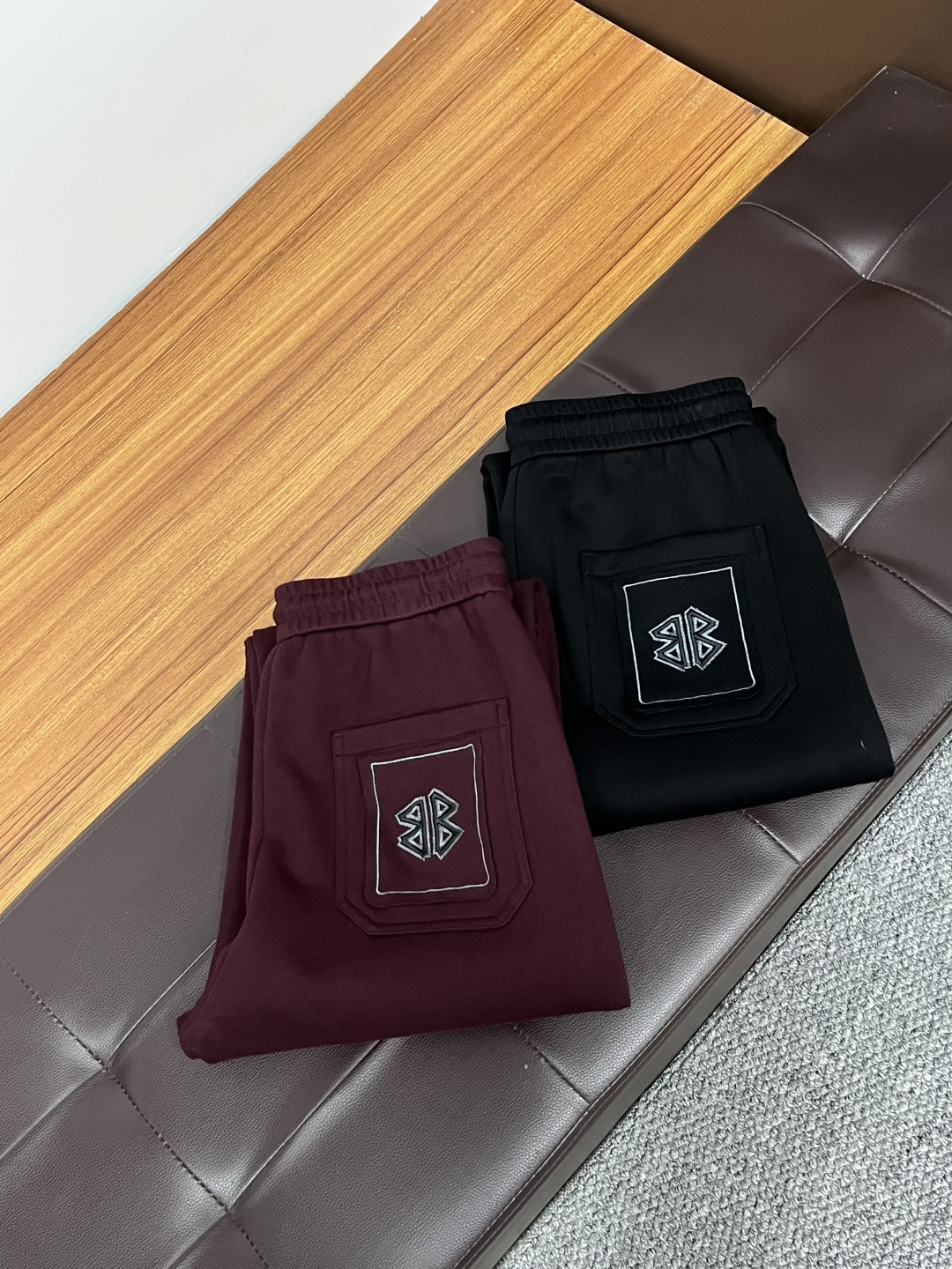 NO:601601,Balenciaga ss autumn counter new products are on the market simultaneously. High-quality fashionable casual pants made from original orders. Super versatile. Exclusively customized - imported high-end cotton fabrics, with a delicate and soft feel, comfortable next to the body, and a super stylish upper body! The latest hardware accessories from the original customized counter. Super beautiful shape, long upper body and slender legs, impeccable lining and wiring, suitable for any occasion. QDX25 once again emphasizes that the fabric is very, very high-grade! Size M-4XL,,balenciaga,alexander wang19860909巴黎世家 ss秋季专柜新品同步上市.原单订制高品质时尚休闲裤.超级百搭款.独家定制-进口高端绵面料,手感细腻柔软,贴身舒适,上身超有型！原版定制专柜最新五金辅料.超靓版型、上身显腿修长,內里,走线都无可挑剔,任何场合都可出席,QDX25再次强调面料非常非常显档次！码数M-4XL,,balenciaga,alexander wang,Men's clothing