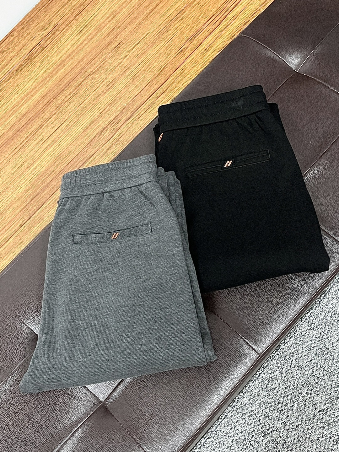 NO:601603,Ermenegildo Zegna ss autumn counter new products are on the market simultaneously. High-quality fashionable casual pants made from original orders. Super versatile. Exclusively customized - imported high-end cotton fabrics, with a delicate and soft feel, comfortable close-fitting, and a super stylish upper body! The latest hardware accessories from the original customized counter. Super beautiful shape, long upper body and slender legs, impeccable lining and wiring, suitable for any occasion. QDX25 once again emphasizes that the fabric is very, very high-grade! Size M-4XL,,zegna,alexander wang19860909杰尼亚 ss秋季专柜新品同步上市.原单订制高品质时尚休闲裤.超级百搭款.独家定制-进口高端绵面料,手感细腻柔软,贴身舒适,上身超有型！原版定制专柜最新五金辅料.超靓版型、上身显腿修长,內里,走线都无可挑剔,任何场合都可出席,QDX25再次强调面料非常非常显档次！码数M-4XL,,zegna,alexander wang,Men's clothing