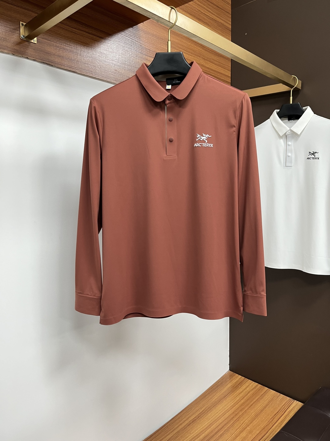 NO:608072,Arc'teryx is exclusively for high-end customization of new original men's Polo long sleeves. High version. Fashionable and versatile original imported pure cotton fabric. Logo design on the chest. Super soft and delicate feel. Skin-friendly and comfortable to wear. High-end boutique. The upper body is finely made by the factory. It is a must-have item for men. Complete three standards. Size M-4XL. Multi-color, arc'teryx, alexander wang19860909始祖鸟 独家专供新款原单男士Polo长袖高端定制 高版本 时尚百搭爆款原版进口纯棉面料 胸前logo图案设计 手感超柔软细腻 穿着亲肤舒适 高端精品 代工厂精细做上身非常赞 男士必备单品 三标齐全 码数M-4XL 多颜色,arc'teryx,alexander wang,Men's clothing