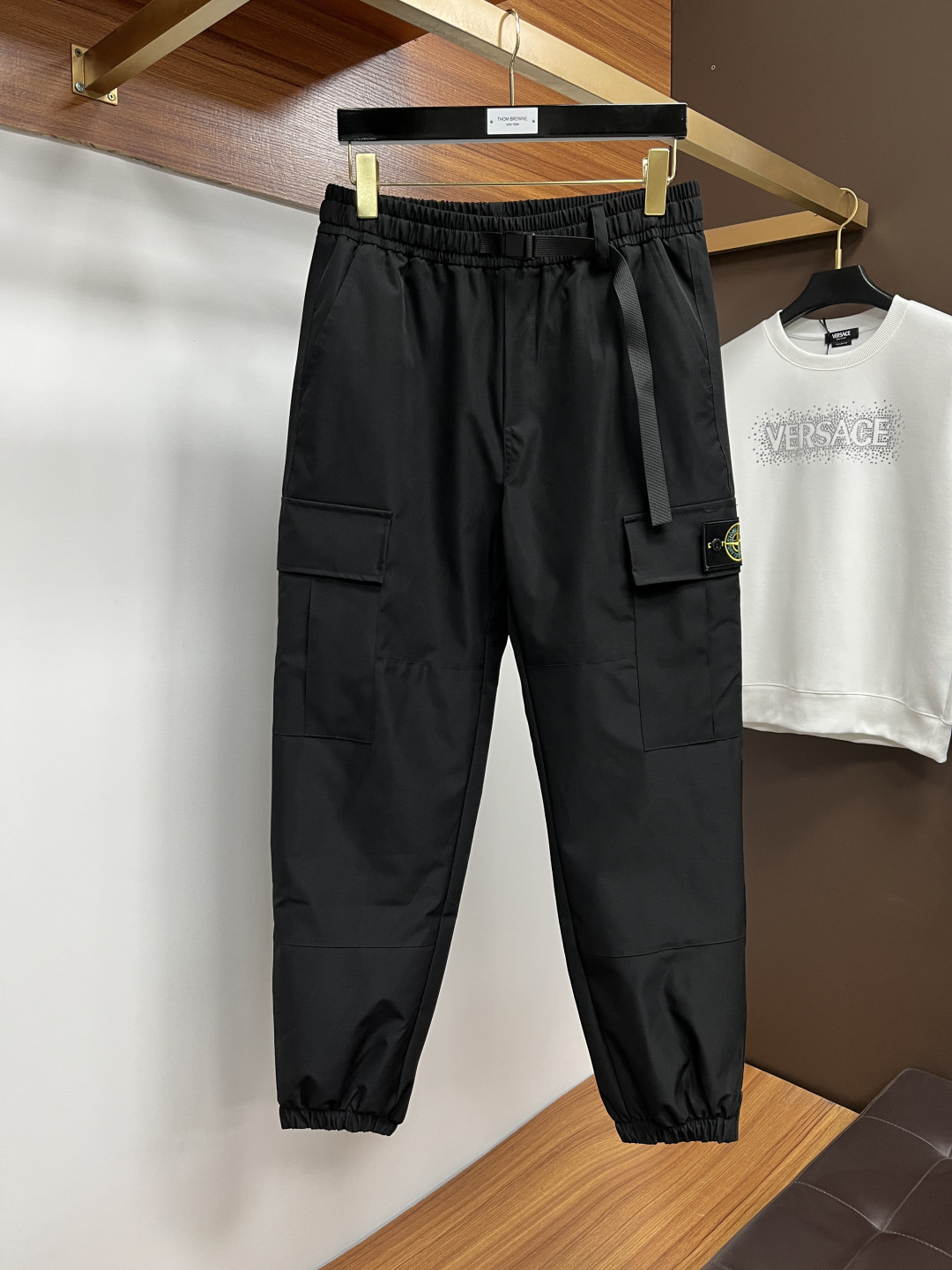 NO:623478,Stone Island 25 Winter Warmth Artifact Men's Down Pants Super Stylish Customized white duck down drill-proof velvet fabric with excellent fluffiness, full filling, light and not tight, fashionable and simple, windproof and warm design. Original fabric, warm and stylish, cold-proof and warm, every detail shows craftsmanship, seize the opportunity with intention. Size 48-58,, down jacket, alexander wang19860909石头岛 25冬季保暖神器 男士羽绒裤 超有型 定制白鸭绒防钻绒面料、蓬松度极好,填充物饱满,轻便不压身,时尚简约,防风保暖设计.原版面料,保暖有型、御寒保暖、处处细节显工艺,有心的把握机会吧.码数48-58,,down jacket,alexander wang,Men's clothing