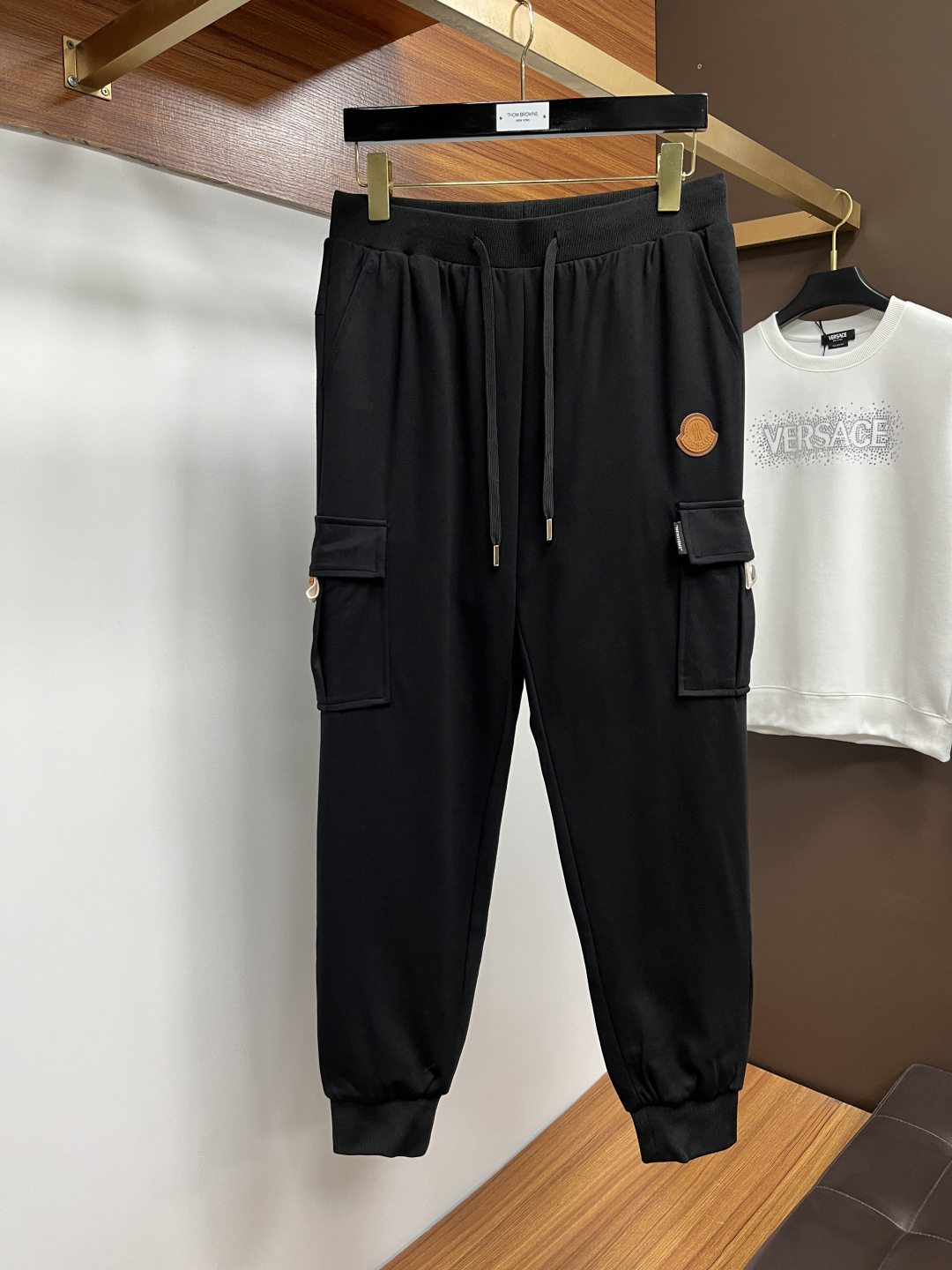 NO:623500,Mengkou 25 Winter Warmth Artifact Men's Down Pants Super Stylish Customized white duck down anti-drilling velvet fabric with excellent fluffiness, full filling, light and not tight, fashionable and simple, windproof and warm design. Original fabric, warm and stylish, cold-proof and warm, every detail shows craftsmanship, seize the opportunity if you are willing. Size 48-58,, Moncler, down jacket, alexander wang19860909蒙口 25冬季保暖神器 男士羽绒裤 超有型 定制白鸭绒防钻绒面料、蓬松度极好,填充物饱满,轻便不压身,时尚简约,防风保暖设计.原版面料,保暖有型、御寒保暖、处处细节显工艺,有心的把握机会吧.码数48-58,,Moncler,down jacket,alexander wang,Men's clothing