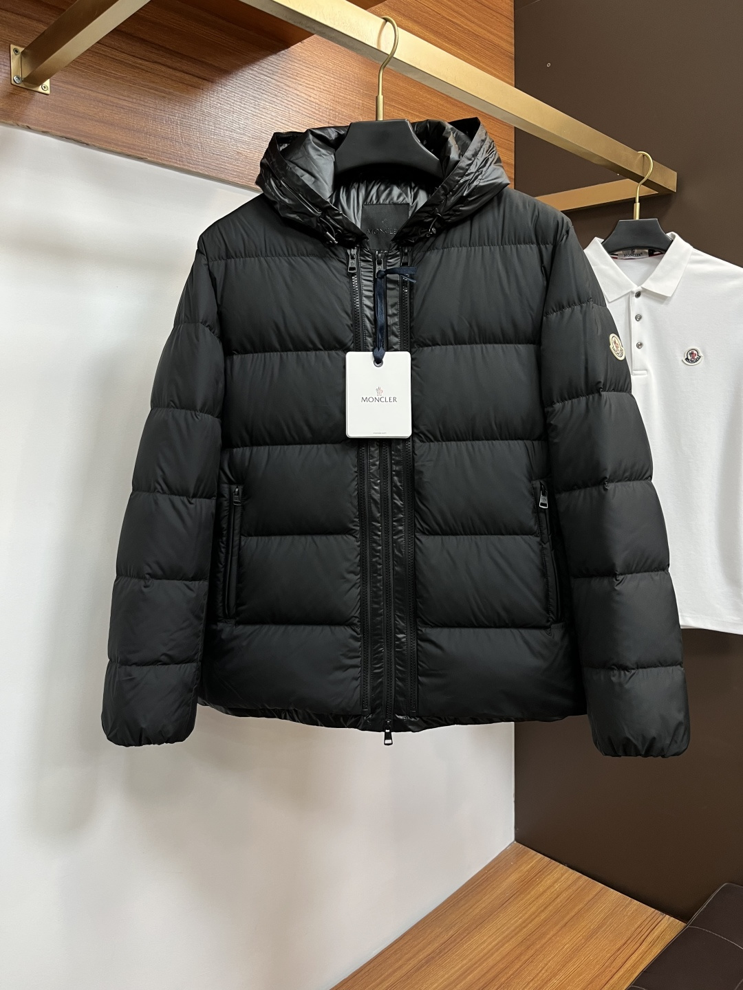 NO:703667,Supports exchange after the end of the year. Three-in-one Moncler's new fashionable and casual down jacket, 90# white duck down, every detail shows craftsmanship, and the design changes of advanced structural tailoring are enough to show men's diverse image changes. It is slim and neat, and tailored to meet the current popular multi-layered outfits. Versatile style for life. High-quality bulk goods, BG code number 48-56,, jackets & coats, down jacket,19860909支持年后退换. 三合一Moncler 新款时尚休闲款羽绒外套,90#白鸭绒,处处细节显工艺足够的高级结构性剪裁的设计改变来展现男士多样的形象变化,修身利落、剪裁合体,满足时下正流行的多层次穿搭,生活百搭款式 高品质大货BG 码数48-56,,jackets & coats,down jacket,,Men's clothing