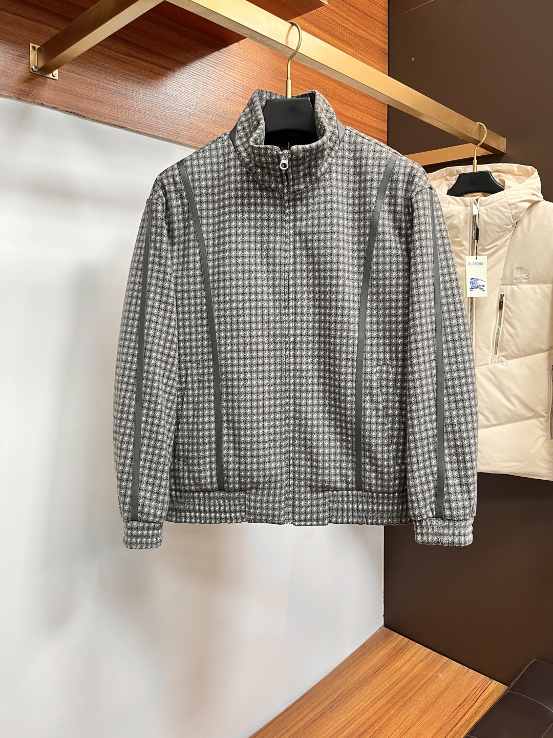 NO:712348,Replacement is supported after the end of the year. Nuoyou Panya's new fashionable and casual down jacket, 90# white duck down, every detail shows craftsmanship, and the design changes are enough advanced structural tailoring to show men's diverse image changes. It is slim and neat, and tailored to meet the current popular multi-layered outfits. Versatile style for life. High-quality bulk goods, BG code number 48-56,, jackets & coats, down jacket,19860909支持年后退换. 诺悠翩雅 新款时尚休闲款羽绒外套,90#白鸭绒,处处细节显工艺足够的高级结构性剪裁的设计改变来展现男士多样的形象变化,修身利落、剪裁合体,满足时下正流行的多层次穿搭,生活百搭款式 高品质大货BG 码数48-56,,jackets & coats,down jacket,,Men's clothing