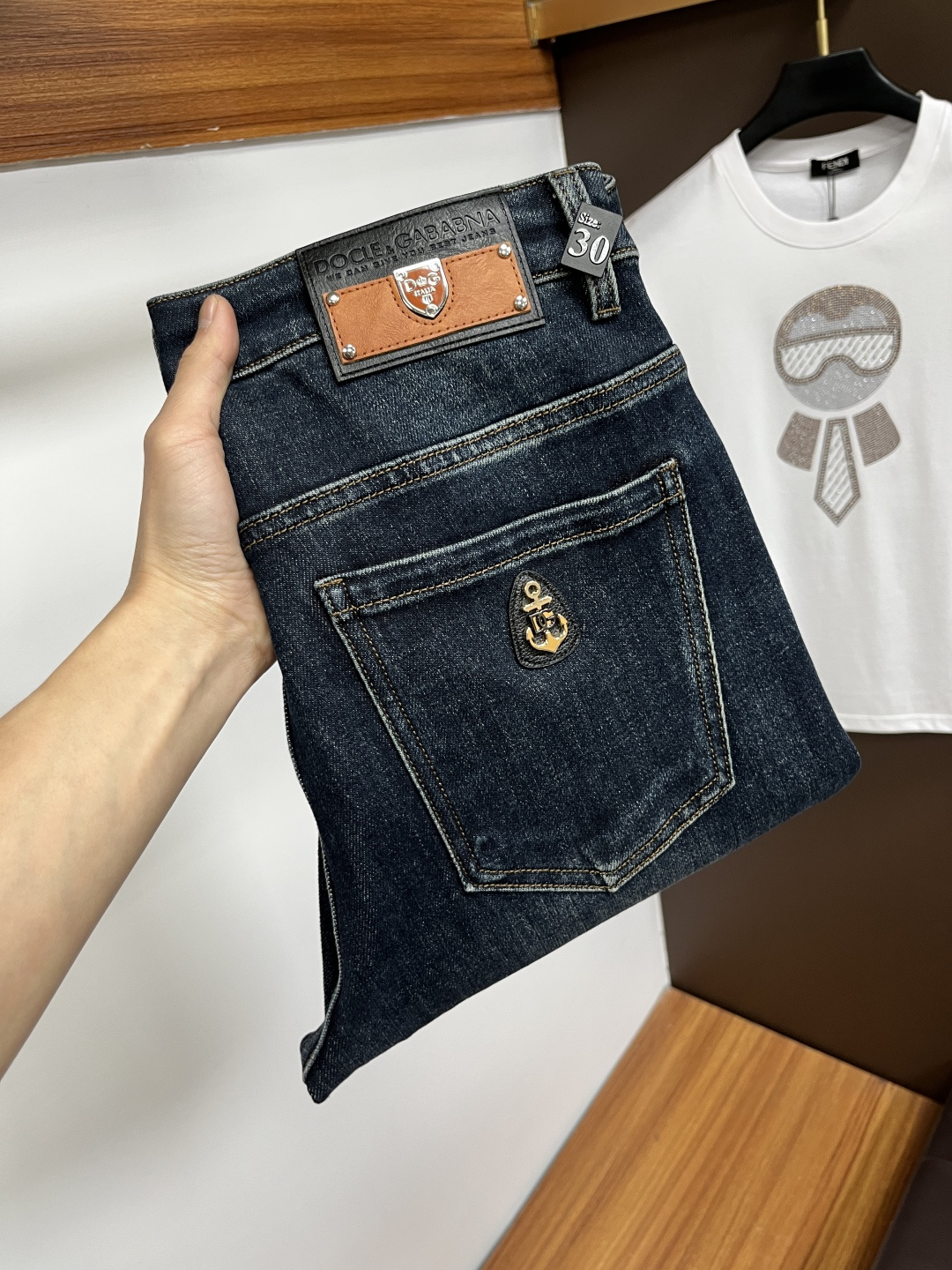 NO:731193,Exchanges are supported after the year. DG's 2025 winter latest jeans are stress-free to enter and leave the store. The best-selling models in the counter share taste and value. Very comfortable to wear. Low-key yet luxurious. Very classy to wear. Needless to say the pants style and cut. The upper body is exquisite and lively. Real first-class top quality materials. Really palace-level casual pants, using Turkish cotton to produce the most famous denim fabric. The quality is outstanding. After heavy washing, the pants are very soft.  The straight-leg version is not picky and the upper body is absolutely stylish. QD25 is extremely luxurious!  Size 29-38,,jeans,19860909支持年后退换. DG 2025年冬季最新品牛仔裤出入专卖店无压力 专柜热销款 品味与价值共享 身穿着非常舒适 低调不失奢华 穿出去非常有档次,裤型款式和裁剪亦无需多言 上身精致跃然.真正一等一顶级质料 真正殿堂级的休闲裤,选用土耳其的棉花 生产出最有名的单宁布 品质卓然 经过重水洗使得裤子很柔软 直脚的版型 不挑人 上身绝对的有型 QD25 极度奢华！尺码29-38,,jeans,,Men's clothing