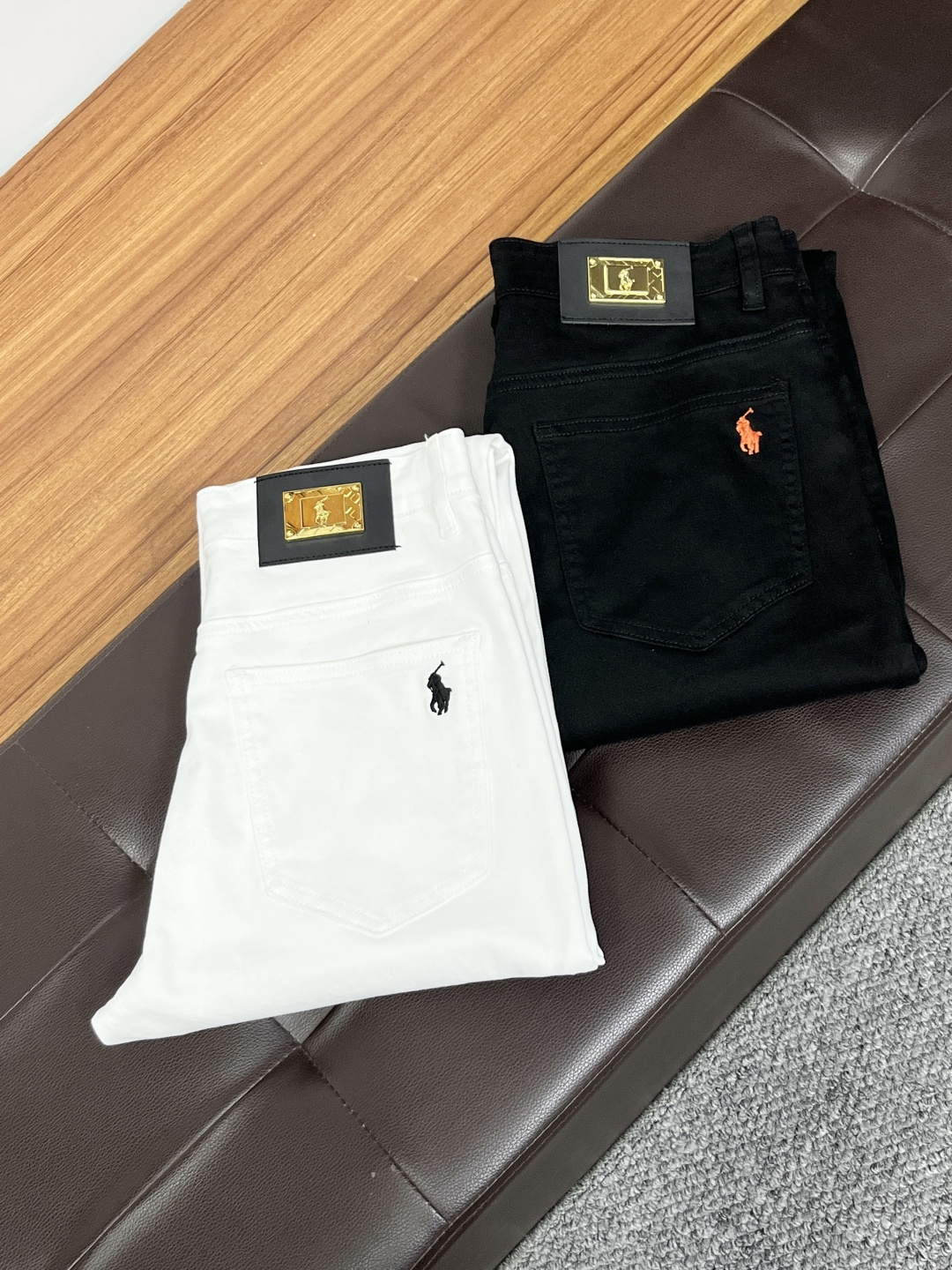 NO:733805,Paul's 2026 spring latest jeans are stress-free when entering and leaving the store. Best-selling models in the counter. Shared taste and value. Very comfortable to wear. Low-key yet luxurious. Very classy to wear. Needless to say the trousers style and cut. The upper body is exquisite and vivid. Real first-class top quality. Really top-level casual pants, using Turkish cotton. The most famous denim is produced. The quality is outstanding. After heavy washing, the pants are very soft. The straight-leg version is not picky.  The upper body is absolutely stylish. BG35 is extremely luxurious!  Size 28-38,,jeans,19860909保罗 2026年春季最新品牛仔裤出入专卖店无压力 专柜热销款 品味与价值共享 身穿着非常舒适 低调不失奢华 穿出去非常有档次,裤型款式和裁剪亦无需多言 上身精致跃然.真正一等一顶级质料 真正殿堂级的休闲裤,选用土耳其的棉花 生产出最有名的单宁布 品质卓然 经过重水洗使得裤子很柔软 直脚的版型 不挑人 上身绝对的有型 BG35 极度奢华！尺码28-38,,jeans,,Men's clothing