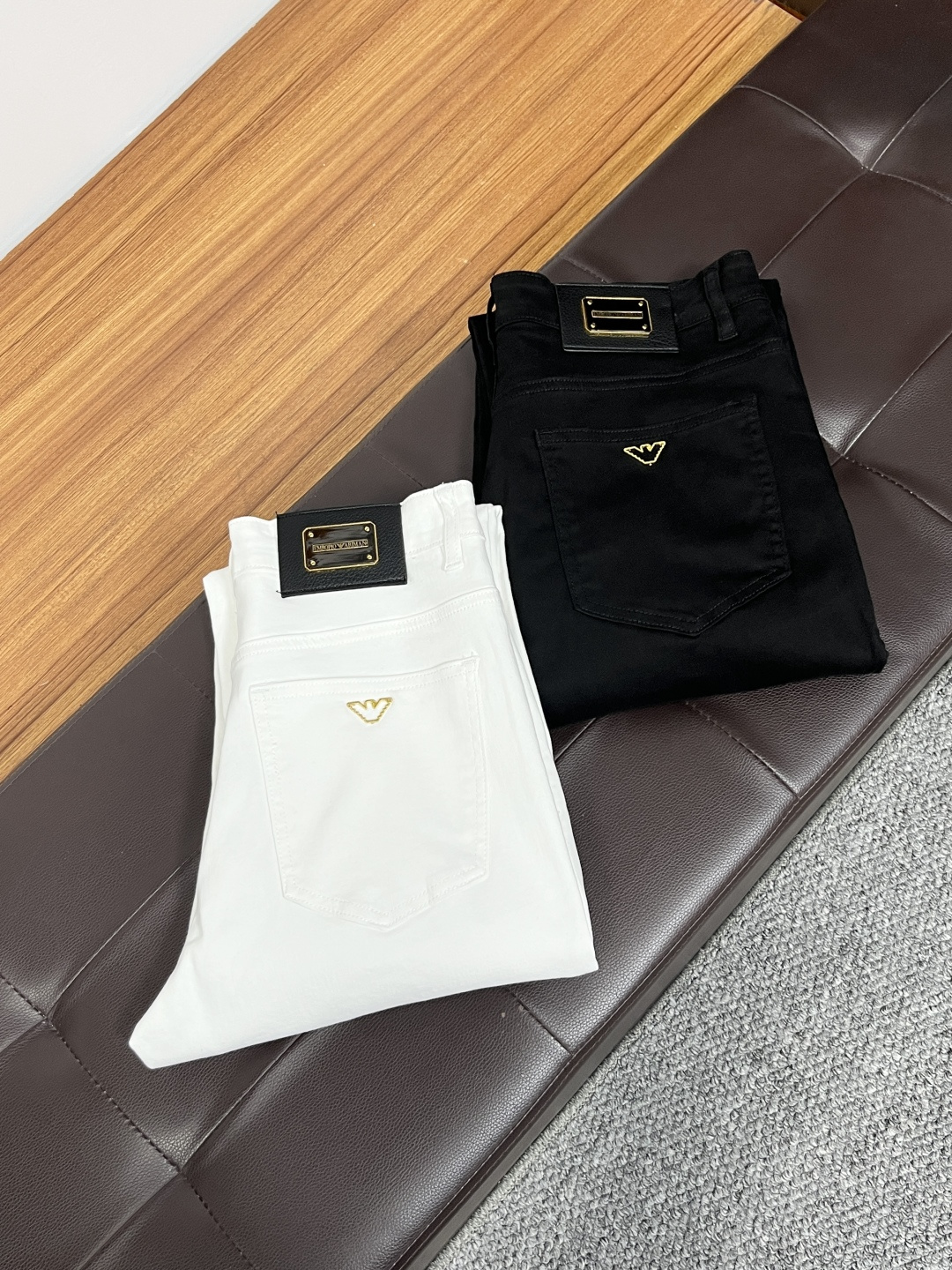 NO:733800,Armani's latest 2026 spring jeans are stress-free to enter and leave the store. Best-selling models in the counter. Shared taste and value. Very comfortable to wear. Low-key yet luxurious. Very classy to wear. Needless to say the trousers style and cut. The upper body is exquisite and vivid. Really first-class and top-quality materials. Really palace-level casual pants, using Turkish cotton to produce the most famous denim. Excellent quality. Heavy washing makes the pants very soft. Straight-leg version.  Not picky, the upper body is absolutely stylish. BG35 is extremely luxurious!  Size 28-38,,armani,jeans,19860909阿玛尼 2026年春季最新品牛仔裤出入专卖店无压力 专柜热销款 品味与价值共享 身穿着非常舒适 低调不失奢华 穿出去非常有档次,裤型款式和裁剪亦无需多言 上身精致跃然.真正一等一顶级质料 真正殿堂级的休闲裤,选用土耳其的棉花 生产出最有名的单宁布 品质卓然 经过重水洗使得裤子很柔软 直脚的版型 不挑人 上身绝对的有型 BG35 极度奢华！尺码28-38,,armani,jeans,,Men's clothing