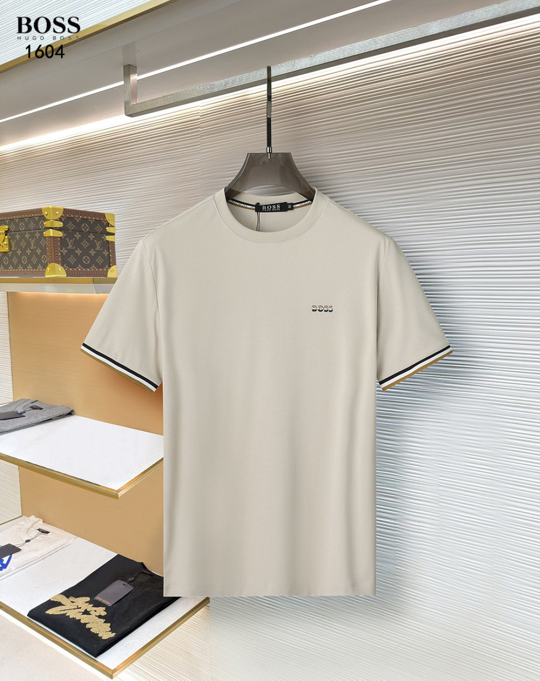 NO:774236,BOSS exclusively provides autumn new fashion casual round neck short sleeves, high-density pure cotton fabrics, advanced dense needle embroidery, high-end European original T-shirts, trendy fashion casual half-sleeves, high breathability and comfort, impeccable details, brand element design concept, reflecting high quality. ZJ presents casual tailoring, and the upper body shape is awesome!  Size M-4XL,,T-shirt,tees,t-shirt,19860909BOSS 独家专供秋季新款时尚休闲圆领短袖,高密度纯棉面料,高级密针刺绣、高端欧版原单T恤,潮流时尚休闲半袖 透气舒适度高,细节无可挑剔,品牌元素设计理念,体现高品质.ZJ呈现休闲裁剪,上身版型超赞！码数M-4XL,,T-shirt,tees，t-shirt,,Men's clothing