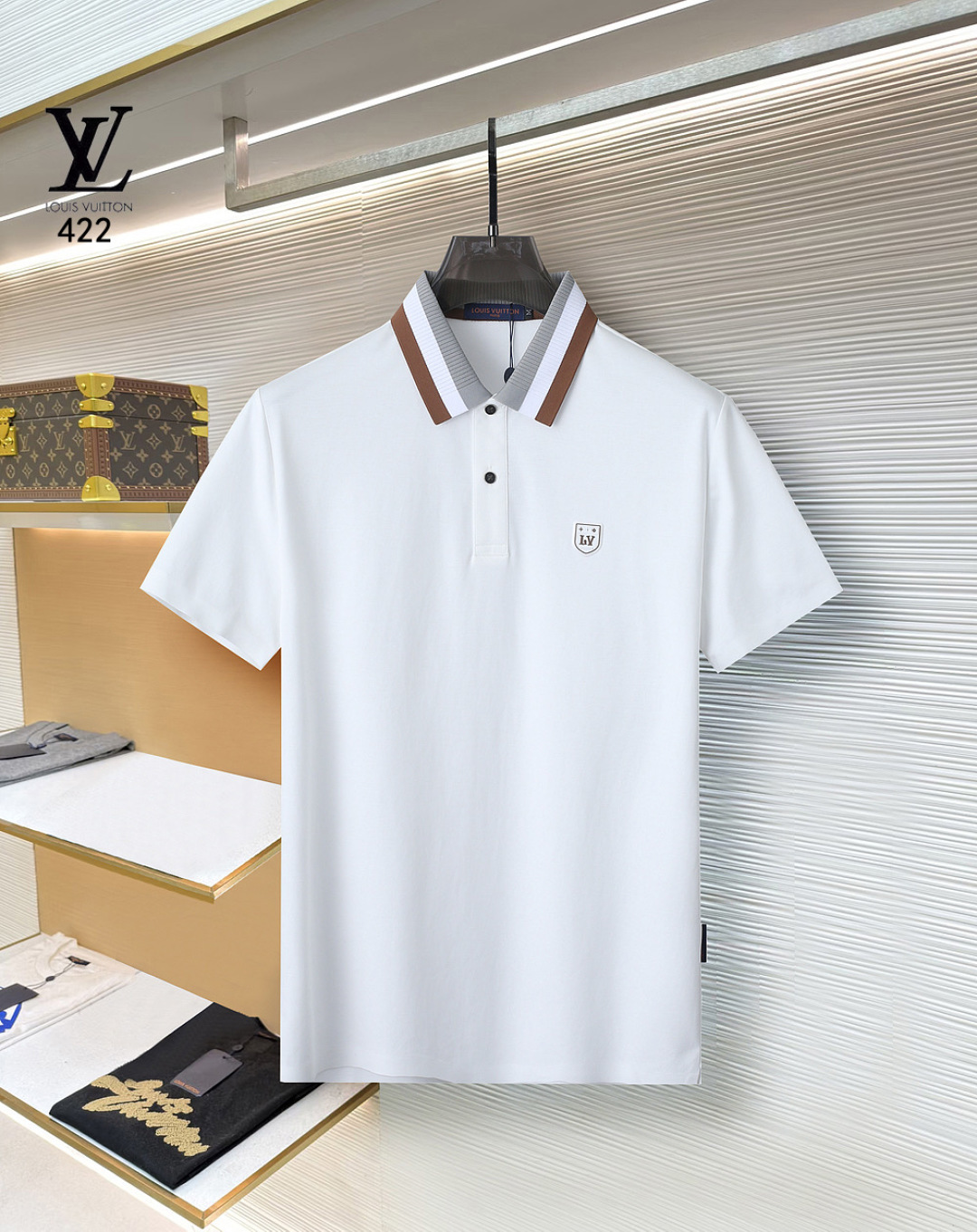 NO:746516,LV  The classic Polo collar design for spring and summer 2026, with simple single-breasted buttons, neat and smooth lines, cleverly modifying the neck line, showing an elegant gentleman's style. The exquisite brand logo on the left chest uses a seamless gluing process, which is delicate and smooth, showing a luxurious texture in a low-key manner, showing the brand's ingenuity and pursuit of quality in every detail. Selected high-quality fabrics,  It feels soft and smooth, has good breathability, and is comfortable to wear. Whether it is worn with casual trousers to attend business occasions to show professionalism or combined with jeans to create a daily look and create a relaxed and comfortable atmosphere, it can be perfectly adapted. ZJ helps you interpret various styles with ease and show your unique taste. Sizes M-4XL, Louis  vuitton,jeans,19860909LV 2026春夏经典的Polo领设计,搭配简洁的单排扣,线条利落流畅,巧妙修饰颈部线条,彰显优雅绅士格调.左胸处精致的品牌标识,采用无痕压胶工艺,细腻而平整,低调间流露奢华质感,于细微之处展现品牌匠心与品质追求.精选优质面料,触感柔软顺滑,透气性佳,穿着舒适自在.无论是搭配休闲西裤出席商务场合,展现专业干练；还是与牛仔裤组合打造日常造型,营造轻松惬意氛围,它都能完美适配,ZJ助你以从容姿态诠释多样风格,尽显独特品味.尺码M-4XL,,louis vuitton,jeans,,Men's clothing