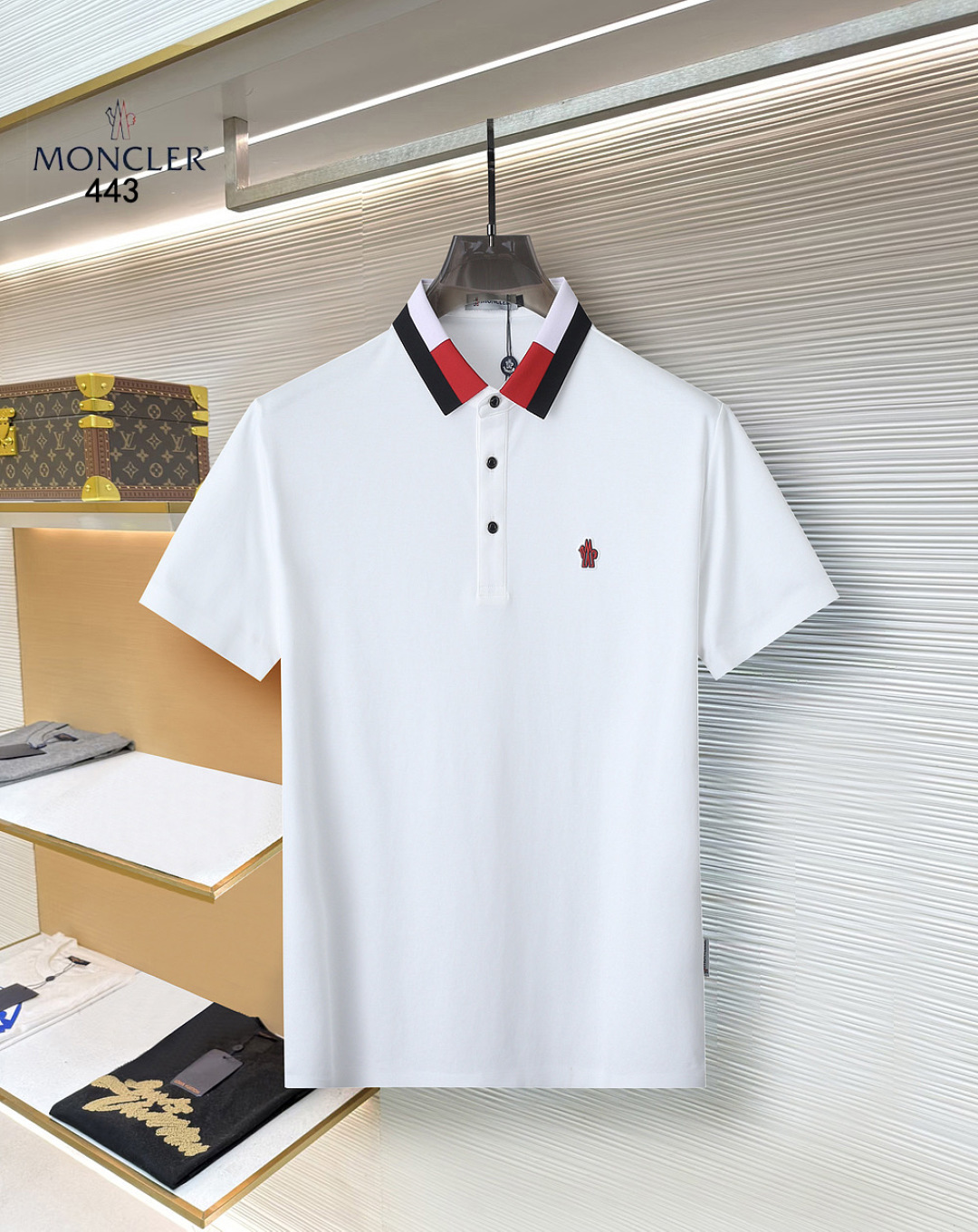 NO:746519,Mouth covering  The classic Polo collar design for spring and summer 2026, with simple single-breasted buttons, neat and smooth lines, cleverly modifying the neck line, showing an elegant gentleman's style. The exquisite brand logo on the left chest uses a seamless gluing process, which is delicate and smooth, revealing a luxurious texture in a low-key manner, showing the brand's ingenuity and pursuit of quality in every detail. Selected high-quality fabrics, soft to the touch  It is smooth, breathable and comfortable to wear. Whether it is worn with casual trousers to attend business occasions to show professionalism or combined with jeans to create a daily look to create a relaxed and comfortable atmosphere, it can be perfectly adapted. ZJ helps you interpret various styles with ease and show your unique taste. Sizes M-4XL, Moncler, jeans,19860909蒙口 2026春夏经典的Polo领设计,搭配简洁的单排扣,线条利落流畅,巧妙修饰颈部线条,彰显优雅绅士格调.左胸处精致的品牌标识,采用无痕压胶工艺,细腻而平整,低调间流露奢华质感,于细微之处展现品牌匠心与品质追求.精选优质面料,触感柔软顺滑,透气性佳,穿着舒适自在.无论是搭配休闲西裤出席商务场合,展现专业干练；还是与牛仔裤组合打造日常造型,营造轻松惬意氛围,它都能完美适配,ZJ助你以从容姿态诠释多样风格,尽显独特品味.尺码M-4XL,,Moncler,jeans,,Men's clothing