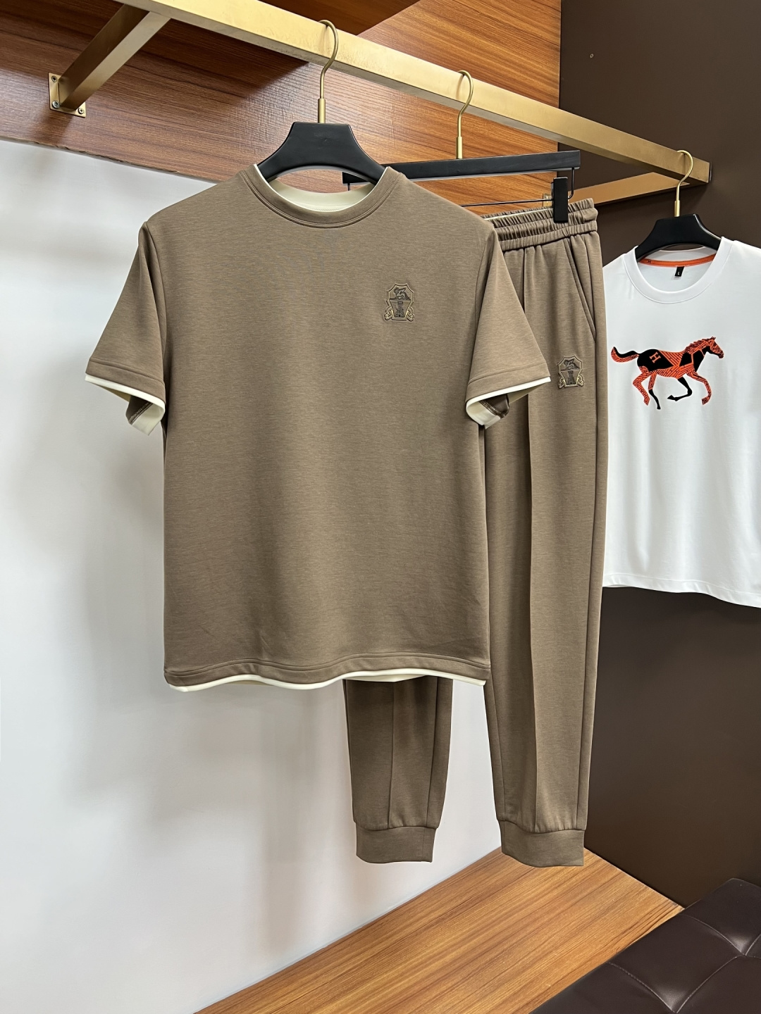 NO:760975,Bruti exclusively provides new trendy men's fashionable round neck short-sleeved suits, trendy fashionable casual short-sleeved suits!  It has high breathability and comfort, impeccable details, brand element design concept, and reflects high quality. It presents casual tailoring and the upper body shape is awesome!  Size M-3XL,,T-shirt,19860909布鲁提 独家专供新款潮男时尚圆领短袖套装,潮流时尚休闲短袖套装！透气舒适度高,细节无可挑剔,品牌元素设计理念,体现高品质.呈现休闲裁剪,上身版型超赞！码数M-3XL,,T-shirt,,Men's clothing