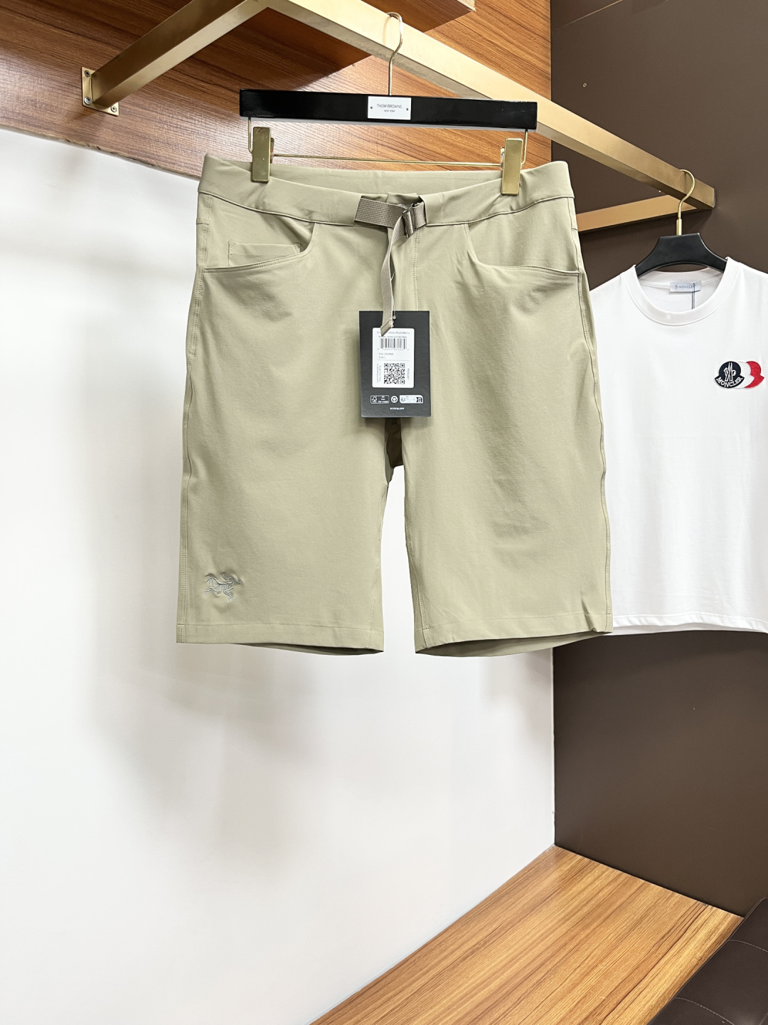 NO:774345,Arc'teryx 2026 spring and summer new style, the latest casual shorts. The original trousers have a casual and versatile upper body, casual and lazy style, advanced customized imported quick-drying fabrics, customized craftsmanship and overwhelming comfort. High-end atmosphere, whether you have the taste of summer, your first choice. M-XXL, arc'teryx, shorts,19860909始祖鸟 2026春夏季新款,最新休闲短裤.原版裤型上身休闲百搭、随性慵懒范,高级定制进口速干面料,订制工艺 舒适感爆棚.高端大气,夏天的味道有没有,首选 .M-XXL,arc'teryx,shorts,,Men's clothing