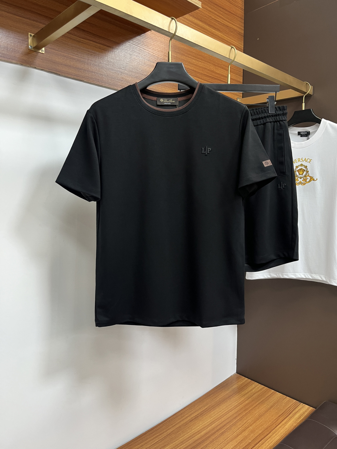 NO:776781,Nuoyoupanya 2026 spring and summer latest model, same style for men and women, classic design short-sleeved T-shirt shorts suit, slightly expanded version, customized air layer fabric, soft to the touch, comfortable to wear, fine workmanship. The upper body effect is incomparably handsome, size M-4XL, shorts, T-shirt, tees, t-shirt,19860909诺悠翩雅 2026春夏最新款,男女同款,经典设计短袖T恤短裤套装,微扩版型,定制空气层面料,手感柔软,穿着舒适,做工精细.上身效果无敌帅气,码数M-4XL,,shorts,T-shirt,tees，t-shirt,,Men's clothing