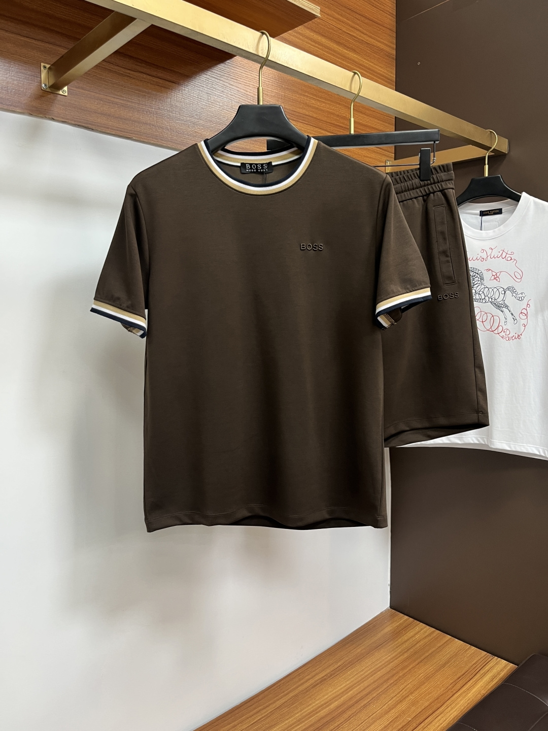 NO:776777,BOSS 2026 spring and summer latest style, same style for men and women, classic design short-sleeved T-shirt and shorts suit, slightly expanded version, customized air layer fabric, soft to the touch, comfortable to wear, fine workmanship. The upper body effect is invincible and handsome, size M-4XL, shorts, T-shirt, tees, t-shirt,19860909BOSS 2026春夏最新款,男女同款,经典设计短袖T恤短裤套装,微扩版型,定制空气层面料,手感柔软,穿着舒适,做工精细.上身效果无敌帅气,码数M-4XL,,shorts,T-shirt,tees，t-shirt,,Men's clothing