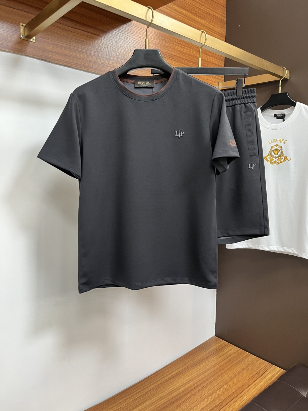 NO:776772,Nuoyoupanya 2026 spring and summer latest model, same style for men and women, classic design short-sleeved T-shirt shorts suit, slightly expanded version, customized air layer fabric, soft to the touch, comfortable to wear, fine workmanship. The upper body effect is incomparably handsome, size M-4XL, shorts, T-shirt, tees, t-shirt,19860909诺悠翩雅 2026春夏最新款,男女同款,经典设计短袖T恤短裤套装,微扩版型,定制空气层面料,手感柔软,穿着舒适,做工精细.上身效果无敌帅气,码数M-4XL,,shorts,T-shirt,tees，t-shirt,,Men's clothing