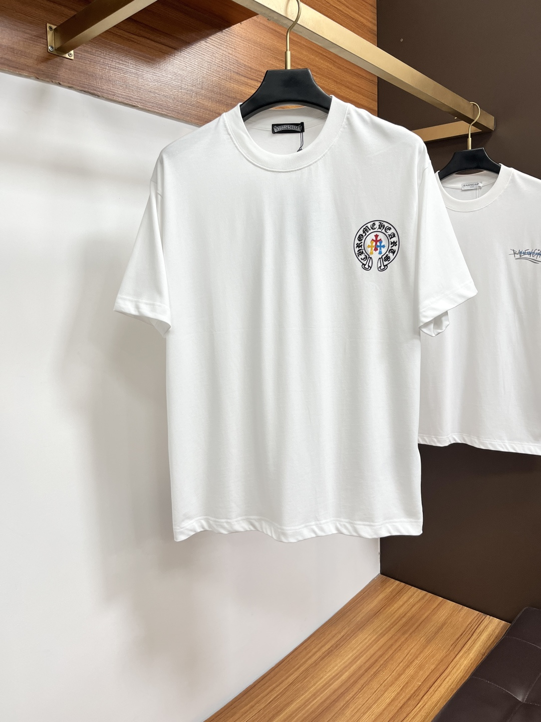 NO:849368,Croxin exclusively provides new summer fashion and casual round neck short-sleeves, high-density pure cotton fabrics, advanced dense needle embroidery, high-end European original single T-shirts, trendy fashion casual half-sleeves, high breathability and comfort, impeccable details, brand element design concept, reflecting high quality. AM presents casual tailoring, and the upper body shape is awesome!  Size S-2XL,,chrome hearts,T-shirt,tees,t-shirt,19860909克罗心 独家专供夏季新款时尚休闲圆领短袖,高密度纯棉面料,高级密针刺绣、高端欧版原单T恤,潮流时尚休闲半袖 透气舒适度高,细节无可挑剔,品牌元素设计理念,体现高品质.AM呈现休闲裁剪,上身版型超赞！码数S-2XL,,chrome hearts,T-shirt,tees，t-shirt,,Men's clothing