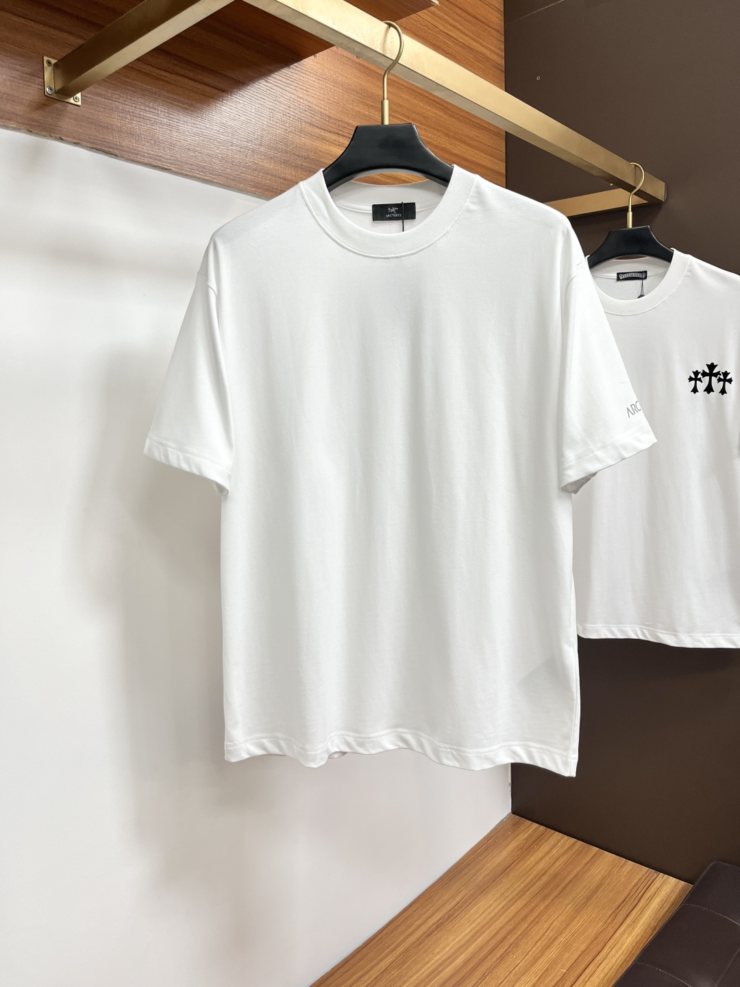 NO:843644,Arc'teryx exclusively supplies the new summer fashion and casual round neck short-sleeves, high-density pure cotton fabrics, advanced dense needle embroidery, high-end European original T-shirts, trendy fashion casual half-sleeves, high breathability and comfort, impeccable details, brand element design concept, reflecting high quality. AM presents casual tailoring, and the upper body shape is awesome!  Size S-2XL,arc'teryx,T-shirt,tees,t-shirt,19860909始祖鸟 独家专供夏季新款时尚休闲圆领短袖,高密度纯棉面料,高级密针刺绣、高端欧版原单T恤,潮流时尚休闲半袖 透气舒适度高,细节无可挑剔,品牌元素设计理念,体现高品质.AM呈现休闲裁剪,上身版型超赞！码数S-2XL,arc'teryx,T-shirt,tees，t-shirt,,Men's clothing