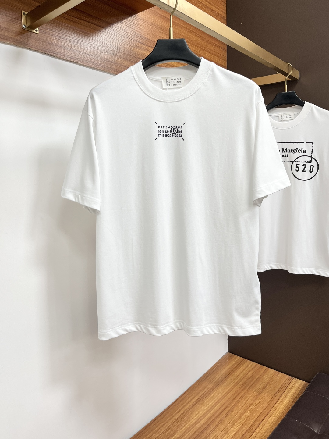 NO:849362,Margiela exclusively provides new summer fashion and casual round-neck short-sleeves, high-density pure cotton fabrics, advanced dense needle embroidery, high-end European original T-shirts, trendy fashion casual half-sleeves, high breathability and comfort, impeccable details, brand element design concept, reflecting high quality. AM presents casual tailoring, and the upper body shape is awesome!  Size S-2XL, masion margiela, T-shirt, tees, t-shirt,19860909马吉拉 独家专供夏季新款时尚休闲圆领短袖,高密度纯棉面料,高级密针刺绣、高端欧版原单T恤,潮流时尚休闲半袖 透气舒适度高,细节无可挑剔,品牌元素设计理念,体现高品质.AM呈现休闲裁剪,上身版型超赞！码数S-2XL,,masion margiela,T-shirt,tees，t-shirt,,Men's clothing