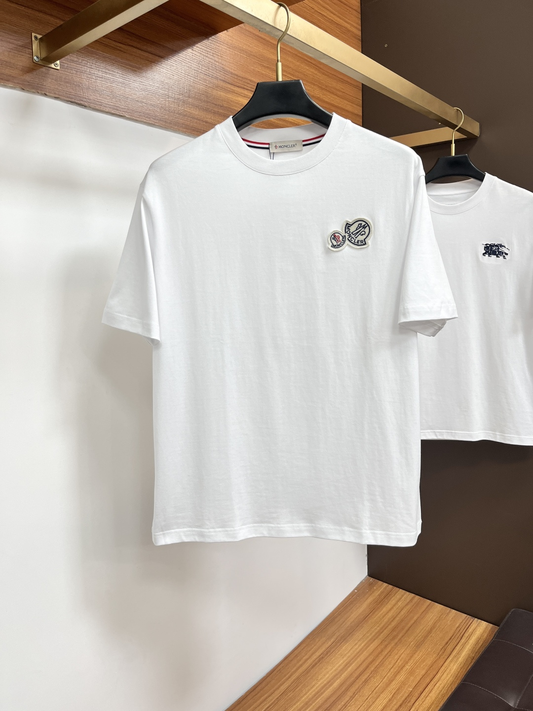 NO:836836,Mengkou is exclusively for summer new fashion and casual round neck short sleeves, high-density pure cotton fabrics, high-end dense needle embroidery, high-end European original T-shirts, trendy fashion casual half-sleeves, high breathability and comfort, impeccable details, brand element design concept, reflecting high quality. AJ presents casual tailoring, and the upper body shape is awesome!  Size M-3XL,,Moncler,T-shirt,tees,t-shirt,19860909蒙口 独家专供夏季新款时尚休闲圆领短袖,高密度纯棉面料,高级密针刺绣、高端欧版原单T恤,潮流时尚休闲半袖 透气舒适度高,细节无可挑剔,品牌元素设计理念,体现高品质.AJ呈现休闲裁剪,上身版型超赞！码数M-3XL,,Moncler,T-shirt,tees，t-shirt,,Men's clothing