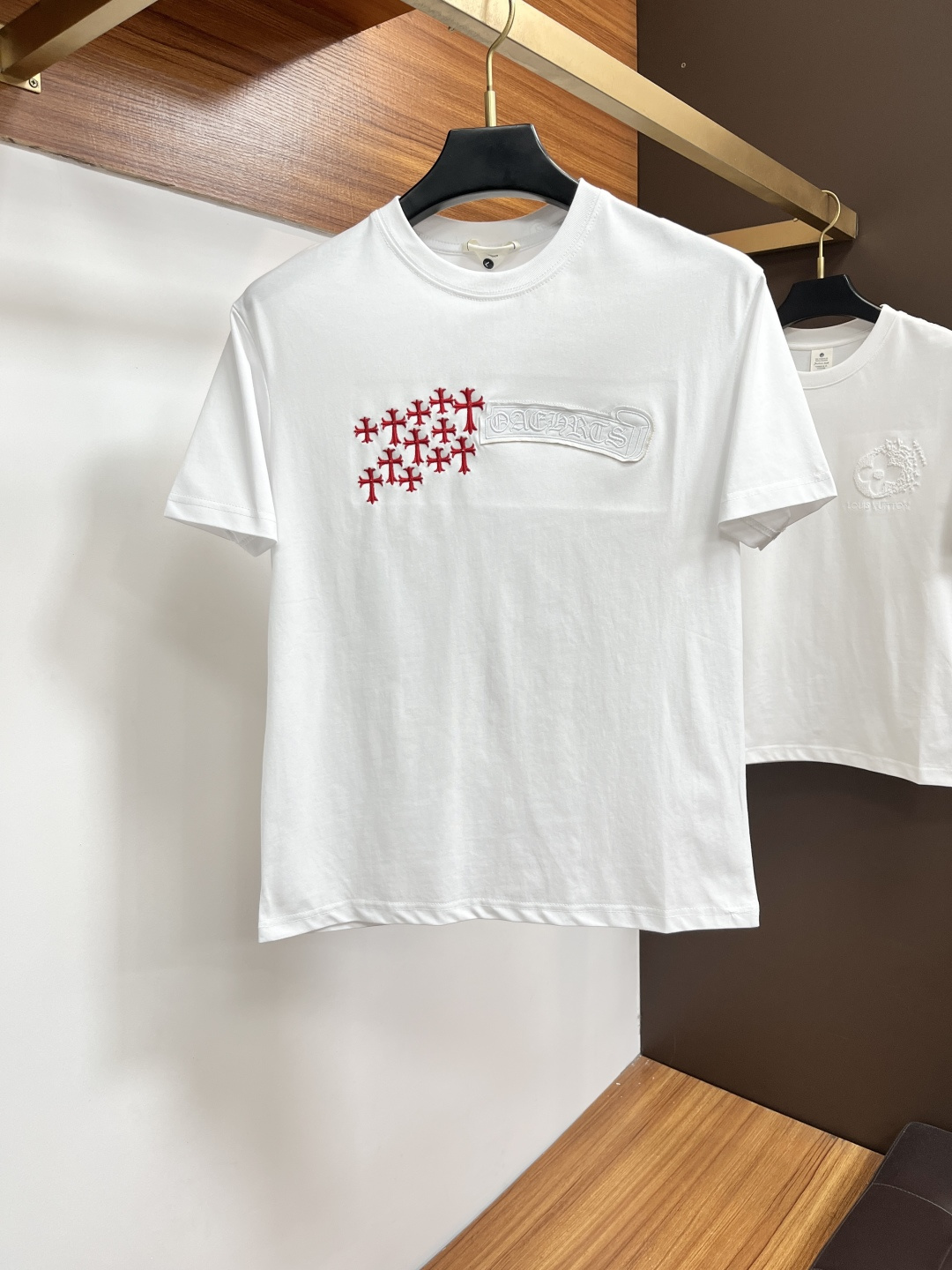 NO:858443,Chrome Hearts 26 spring and summer new brand letter logo logo short-sleeved T-shirt, JZ customized 80-count double-strand mercerized cotton fabric; two colors are shipped together. Size M-3XL. Please state your height and weight when placing an order, chrome hearts, T-shirt, tees, t-shirt,19860909克罗心 26春夏新品品牌字母徽标标识短袖T恤,JZ定制80支双股丝光棉面料；两色齐发 尺码M-3XL 报单请报身高体重,,chrome hearts,T-shirt,tees，t-shirt,,Men's clothing