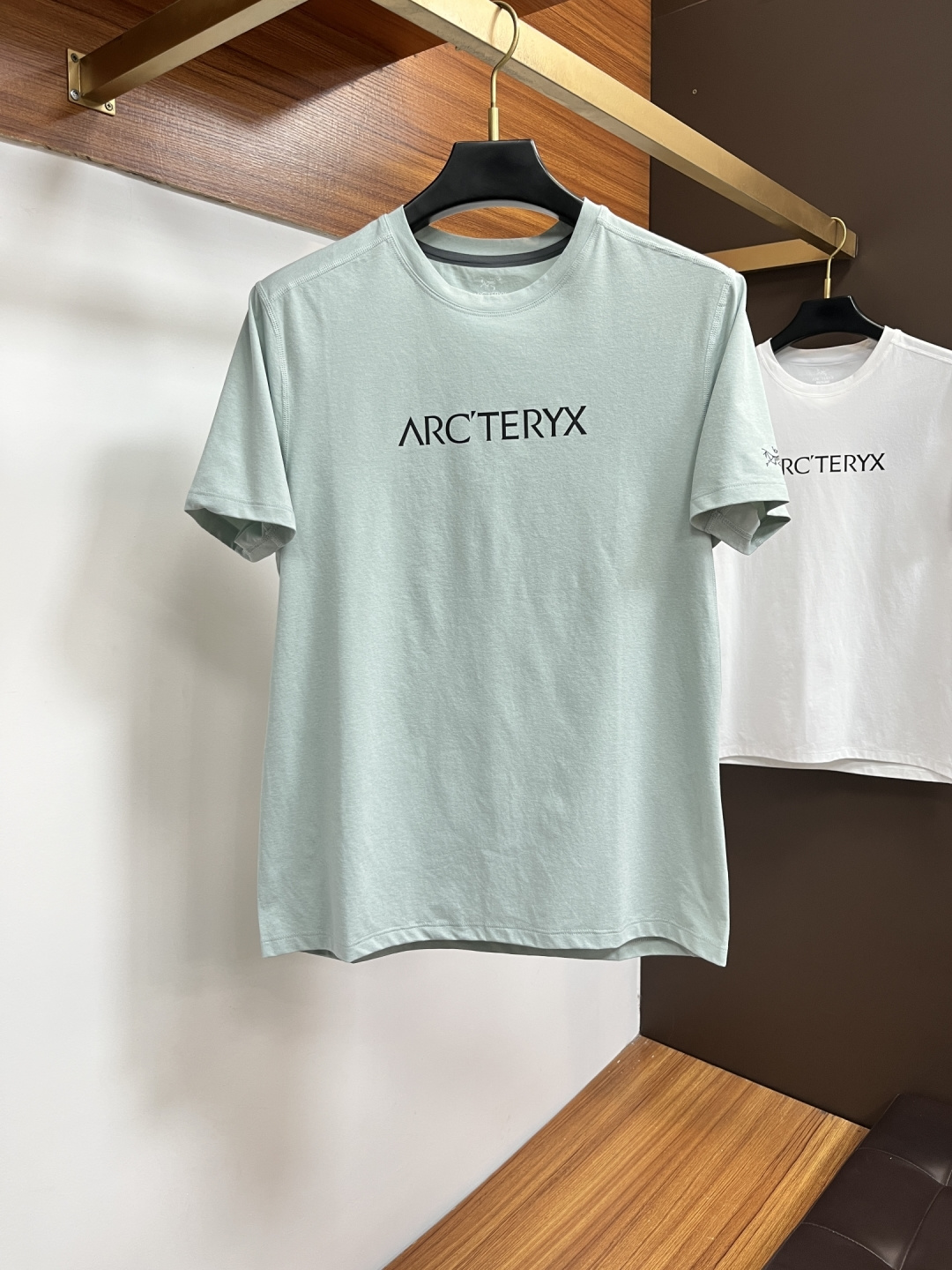 NO:847873,Arc'teryx's high-quality cow-made quick-drying fabric is produced by the same factory. It is a custom-woven four-way elastic fabric that is anti-wrinkle and does not need ironing. It is stretchy, breathable and silky like milk. The upper body is cool and ice-free. It is not afraid of summer. The upper body effect is more stylish. Good products are not often available. It all depends on hand speed!  !  !  Size M-3XL,arc'teryx,19860909始祖鸟 高品质牛货速干面料 同一代工厂出品真的做到 定织的四面弹面料 抗皱 免烫 弹力 透气牛奶般丝滑 上身清凉冰爽 无惧夏日 上身效果更有型好货不常有 全靠手速！！！ 尺码M-3XL,arc'teryx,,Men's clothing