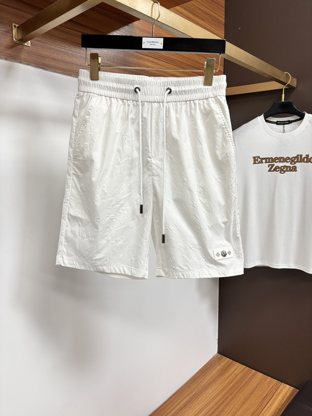 NO:846377,Chrome Hearts is available at the official website counter at the same time. The original order is very good. A super stylish casual shorts. Customized original fabric, unique design, top-notch printing technology letter pattern logo, original hardware accessories decoration, an extremely outstanding shorts. The materials and craftsmanship are extremely luxurious and exquisite. The grade is extremely high. The upper body is handsome and stylish. LSX recommendation, size M-4XL,, chrome hearts, shorts,19860909克罗心 官网专柜同步有售,原单狠货,超级有范儿的一款休闲短裤 定制原版面料,独特设计,顶级印花工艺字母图案logo,原版五金辅料装饰,极为翘楚的一款短裤,用料与工艺都极致奢华精湛,档次极高,上身帅气有型,LSX推荐,码数M-4XL,,chrome hearts,shorts,,Men's clothing