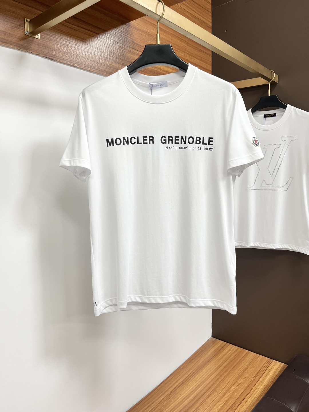 NO:849379,Mengkou 25 spring and summer new product Medusa& brand letter logo printed logo short-sleeved T-shirt, customized 80-count double-strand mercerized cotton fabric; black white M-4XL,,Moncler,T-shirt,tees,t-shirt,19860909蒙口 25春夏新品Medusa&品牌字母徽标印花标识短袖T恤,定制80支双股丝光棉面料；黑色 白色 M-4XL,,Moncler,T-shirt,tees，t-shirt,,Men's clothing