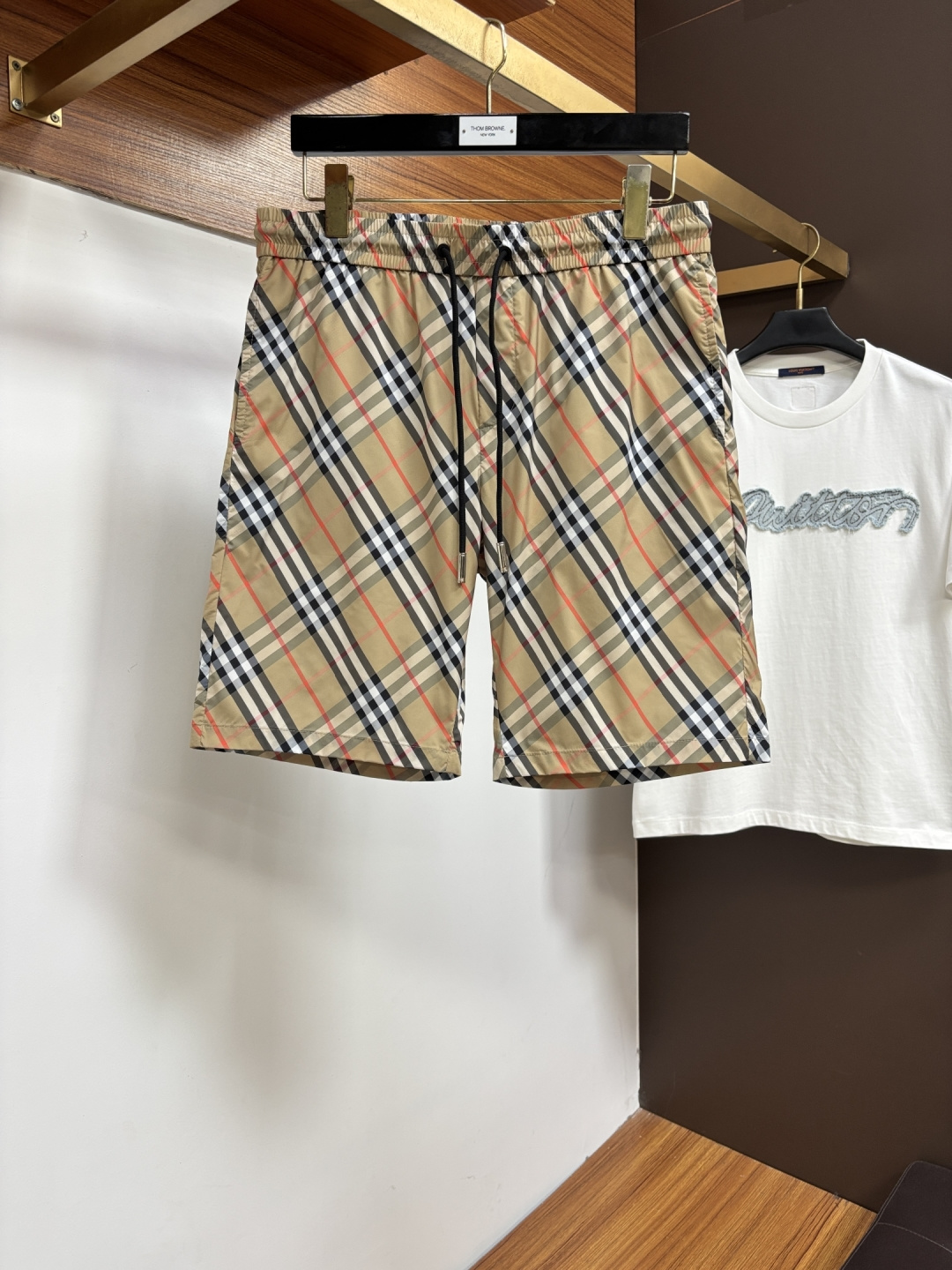 NO:929923,Burberry's official website counters are available at the same time, original goods, super stylish casual shorts, customized original fabric, unique design, top-notch printing technology letter pattern logo, original hardware accessories decoration, extremely outstanding shorts, the materials and craftsmanship are extremely luxurious and exquisite, extremely high-grade, handsome and stylish upper body, JZ recommends, size M-3XL,, burberry, shorts,19860909巴宝莉 官网专柜同步有售,原单狠货,超级有范儿的一款休闲短裤 定制原版面料,独特设计,顶级印花工艺字母图案logo,原版五金辅料装饰,极为翘楚的一款短裤,用料与工艺都极致奢华精湛,档次极高,上身帅气有型, JZ推荐,码数M-3XL,,burberry,shorts,,Men's clothing
