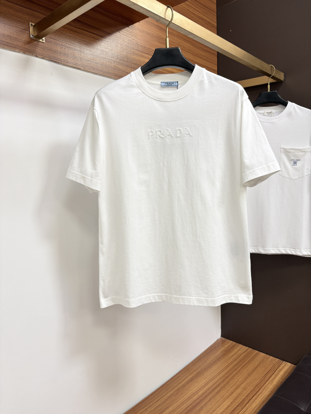 NO:956507,Prada 26 spring and summer new brand letter logo logo short-sleeved T-shirt, ST customized 80-count double-ply cotton fabric; two colors are shipped together. Size: S-2XL, please state your height and weight when ordering, prada, T-shirt, tees, t-shirt,19860909普拉达 26春夏新品品牌字母徽标标识短袖T恤,ST定制80支双股棉面料；两色齐发 尺码:S-2XL报单请报身高体重,,prada,T-shirt,tees，t-shirt,,Men's clothing
