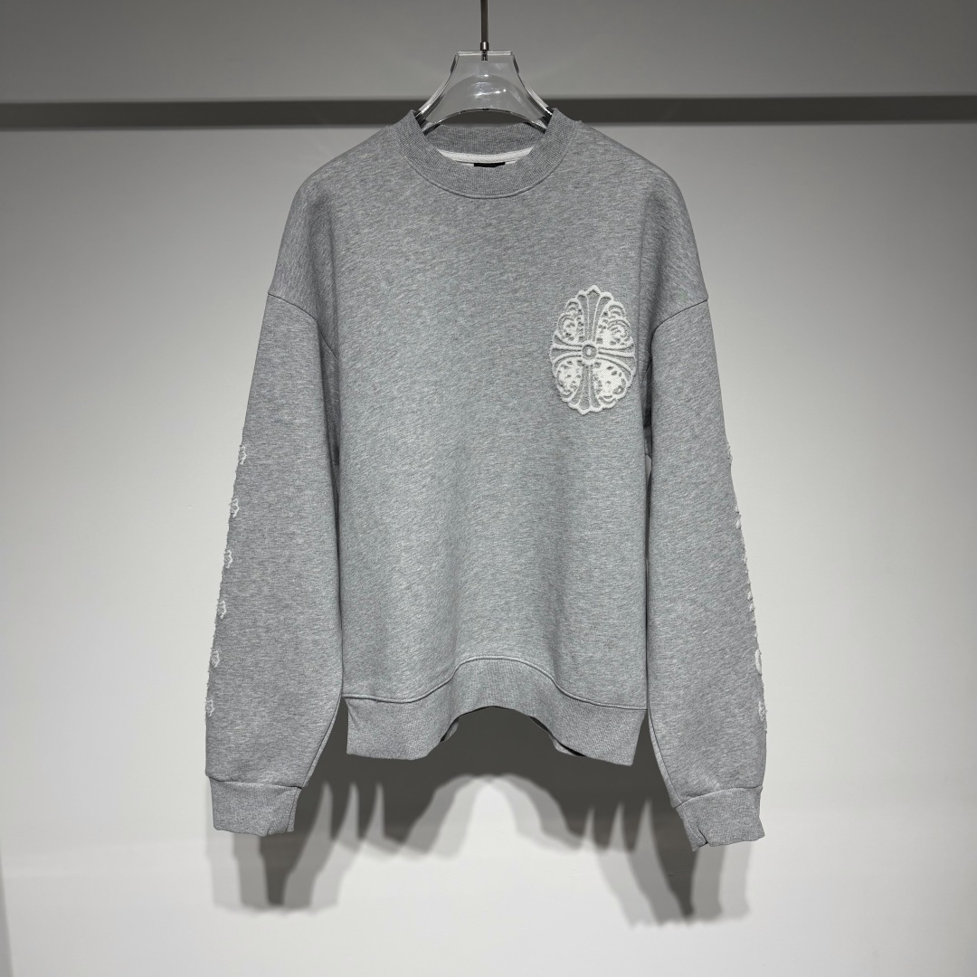 NO:689084,ChromeHearts sports fashionable casual crew neck sweatshirt! Heavy-duty custom-made composite velvet pure cotton fabric is thick and wide! Heavy industry creates sintering process! ! The loose fit, fine cotton material is of high quality, and the style is suitable for both men and women, making it easy to wear and suitable for a wide range of people! Simple and elegant is the Chrome Hearts collaboration series. The material is excellent and the design style combines low-key luxury styles such as rock punk and street hip-hop. It adheres to pure hand-made and exquisite designs. Therefore, ChromeHearts is translated as Chrome Hearts in mainland China. In fact, it does not have a registered brand. The value of style as an art has far exceeded the meaning of fashion. The design style combines rock punk, street hip-hop and other low-key luxury styles. It adheres to the pure hand-made and exquisitely designed products. From the early silver jewelry, it also provides customized products for customers! Model Color Black Gray Size M-L-XL-XXL-XXXL L shoulder width 64, bust 63, length 69. Refer to the L size chart to choose the size that suits you! ,chrome hearts-clothing,chrome hearts,chrome hearts,hoodie,sweatshirts,19860909ChromeHearts 克罗心运动时尚休闲圆领卫衣！重磅打造定制复合加绒纯棉面料厚实挺阔！ 重工打造烧化工艺！！宽松版型精棉材质品质上乘、男女同款好穿不挑人适合人群广泛！ 简约大气是克罗心合作系列 材质极佳设计风格融合摇滚朋克、街头嘻哈等低调的奢华风 其秉持著纯手工制作、设计精美, 因此ChromeHearts大陆译名克罗心,实际没这注册品牌 风格作为艺术品的价值已远远地超过了时装的意义 设计风格融合摇滚朋克、街头嘻哈等低调的奢华风,其秉持着纯手工制作、设计精美商品从早期的银饰、亦有提供为顾客量身订做产品的服务！ 型号 颜色黑色 灰色 尺码M-L-XL-XXL-XXXL L肩宽64、胸围63、衣长69 参考L尺码表数选择合适自己的尺码！,克罗心-服装,chrome hearts,chrome hearts,hoodie,sweatshirts,,Women's clothing