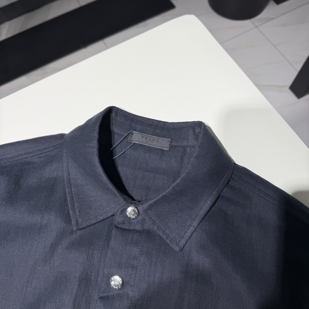 NO:818786,Shirt details!  ,Prada-clothing,prada,shirts,19860909衬衫细节！,普拉达-服装,prada,shirts,,Women's clothing