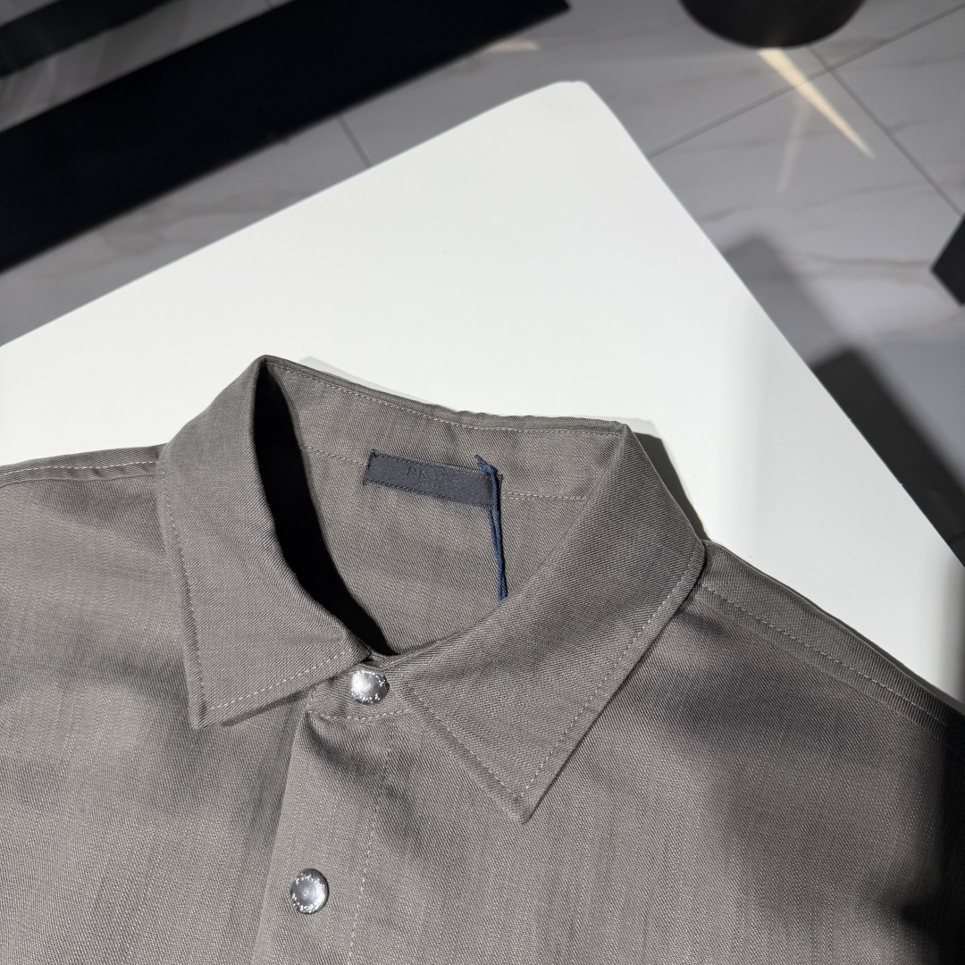 NO:818736,Shirt details!  ,Prada-clothing,prada,shirts,19860909衬衫细节！,普拉达-服装,prada,shirts,,Women's clothing