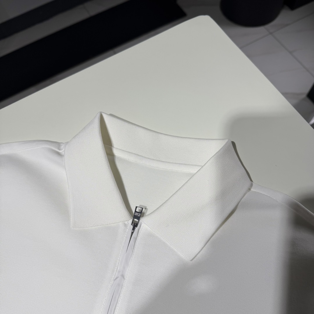 NO:818058,T-shirt details!  ,Prada-clothing,prada,tees,t-shirt,19860909T恤细节！,普拉达-服装,prada,tees，t-shirt,,Women's clothing