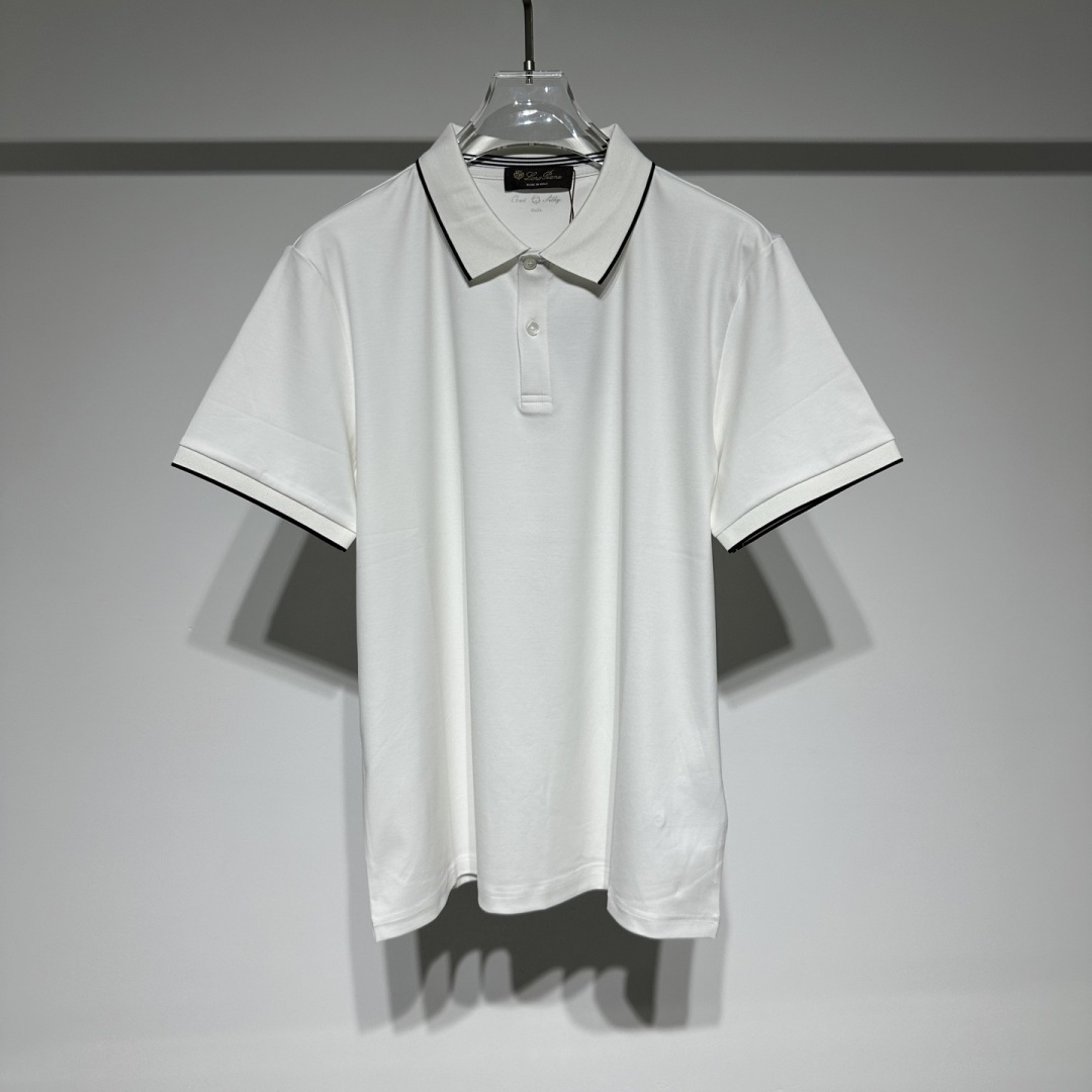 NO:818078,Loro Piana LP fashion casual polo collar T-shirt!  !  It is made of a blend of 180-count double-strand mercerized cotton yarn and 20D ultra-fine spandex fiber. As we all know, the finer the cotton yarn, the better the quality. The high-count cotton yarn we use has almost touched the ceiling of domestic cotton yarn. The fabric feels warm and silky, and has excellent rebound!  Customers supply accessories and customers supply imported high-end fabrics!  !  The texture is very delicate, the details are exquisite and the craftsmanship is exquisite. It is a highly fashionable item. It can be matched with any fashion. The shape is super good. It is a must-have item for trendy men!  !  Select only the highest quality and rarest natural materials, such as exclusive sourcing which are rare and expensive!  The brand has a century-old heritage of craftsmanship, and each product is uniquely handmade. The superb craftsmanship and superb technology ensure the high quality of the products. It pays attention to details and design, and pursues a simple and elegant appearance. Each product is carefully crafted to show elegant taste!  Model Color Black White Dark Coffee Size M-L-XL-XXL-3XL Refer to the size chart data to choose the size that suits you!  ,men's clothing,loro piana,loro piana,tees,t-shirt,19860909Loro Piana LP时装休闲polo领T恤！！ 采用180支双股丝光纯棉纱线与20D超细氨纶纤维混纺而成,众所周知,棉纱越细,品质约好,我们采用的高支棉纱几乎已经触碰到国内棉纱天花板,面料手感温润如丝,回弹优良！ 客供辅料,客供进口高档面料！！ 质感非常细腻,细节工艺精湛考究,塑造性极高的一款单品,任何时装都可以搭配,版型超级好 潮男必备单品 ！！ 只选择最优质、最稀缺的天然材料,如独家采购稀少而昂贵！ 品牌拥有百年技艺传承,每一件产品都经过独特的手工制作.高超的工艺和精湛的技术保证了 产品的高品质. 注重细节和设计,追求简洁而优雅的外观.每一款产品都经过精心雕琢,彰显高雅品味！ 型号 颜色黑色 白色 深咖 尺码M-L-XL-XXL-3XL 参考尺码表数据选择适合自己的尺码！,男装,loro piana,loro piana,tees，t-shirt,,Women's clothing