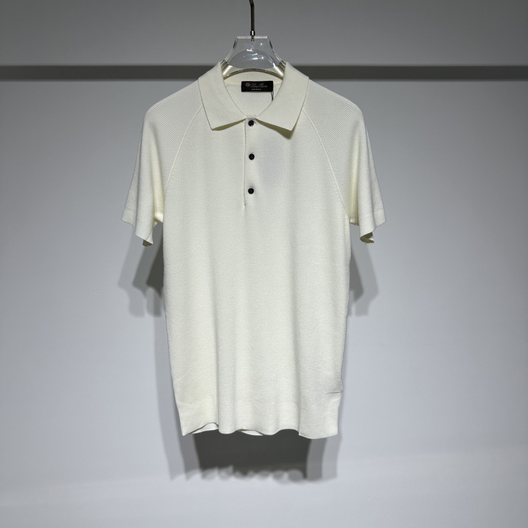 NO:817956,Loro Piana LP fashionable casual polo collar short-sleeved T-shirt!  Select the high-quality suede produced in Xinjiang and customize the three-dimensional pit weaving method. Air washing softens the yarn, which does not damage the natural velvety feel of long-staple cotton. The yarn has strong texture and rich hand feel. The ready-made garment is soft, light and comfortable to wear. The classic lapel style uses three-dimensional 12-needle 1X1 knitting technology, with clear pit strips, versatile and attractive!  !  Select only the highest quality and rarest natural materials, such as exclusive sourcing which are rare and expensive!  The brand has a century-old heritage of craftsmanship, and each product is uniquely handmade. The superb craftsmanship and superb technology ensure the high quality of the products. It pays attention to details and design, and pursues a simple and elegant appearance. Each product is carefully crafted to show elegant taste!  Model Color Dark Coffee White Size M-L-XL-XXL-XXXL Please refer to the size chart to choose the size that suits you!  ,women's clothing,loro piana,loro piana,T-shirt,tees,t-shirt,19860909Loro Piana LP时尚休闲polo领短袖T恤！ 甄选新疆优质产绒面定制级立体坑条织法,空气洗软化纱线,不伤长绒棉自然绒感,纱线肌理感强,手感丰富,成衣柔软轻盈穿着舒适.经典翻领款式,采用立体12针1X1针织工艺,坑条分明,百搭耐看 ！！ 只选择最优质、最稀缺的天然材料,如独家采购稀少而昂贵！ 品牌拥有百年技艺传承,每一件产品都经过独特的手工制作.高超的工艺和精湛的技术保证了 产品的高品质. 注重细节和设计,追求简洁而优雅的外观.每一款产品都经过精心雕琢,彰显高雅品味！ 型号 颜色深咖 白色 尺码M-L-XL-XXL-XXXL 参考尺码表数据选择适合自己的尺码！,女装,loro piana,loro piana,T-shirt,tees，t-shirt,,Women's clothing