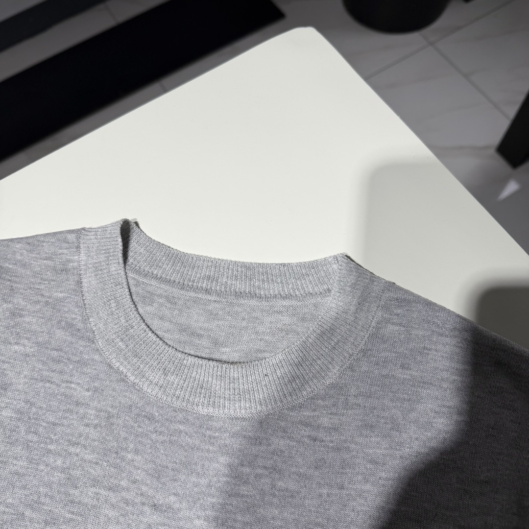 NO:817941,T-shirt details!  ,Miu Miu-clothing,tees,t-shirt,19860909T恤细节！,缪缪-服装,tees，t-shirt,,Women's clothing
