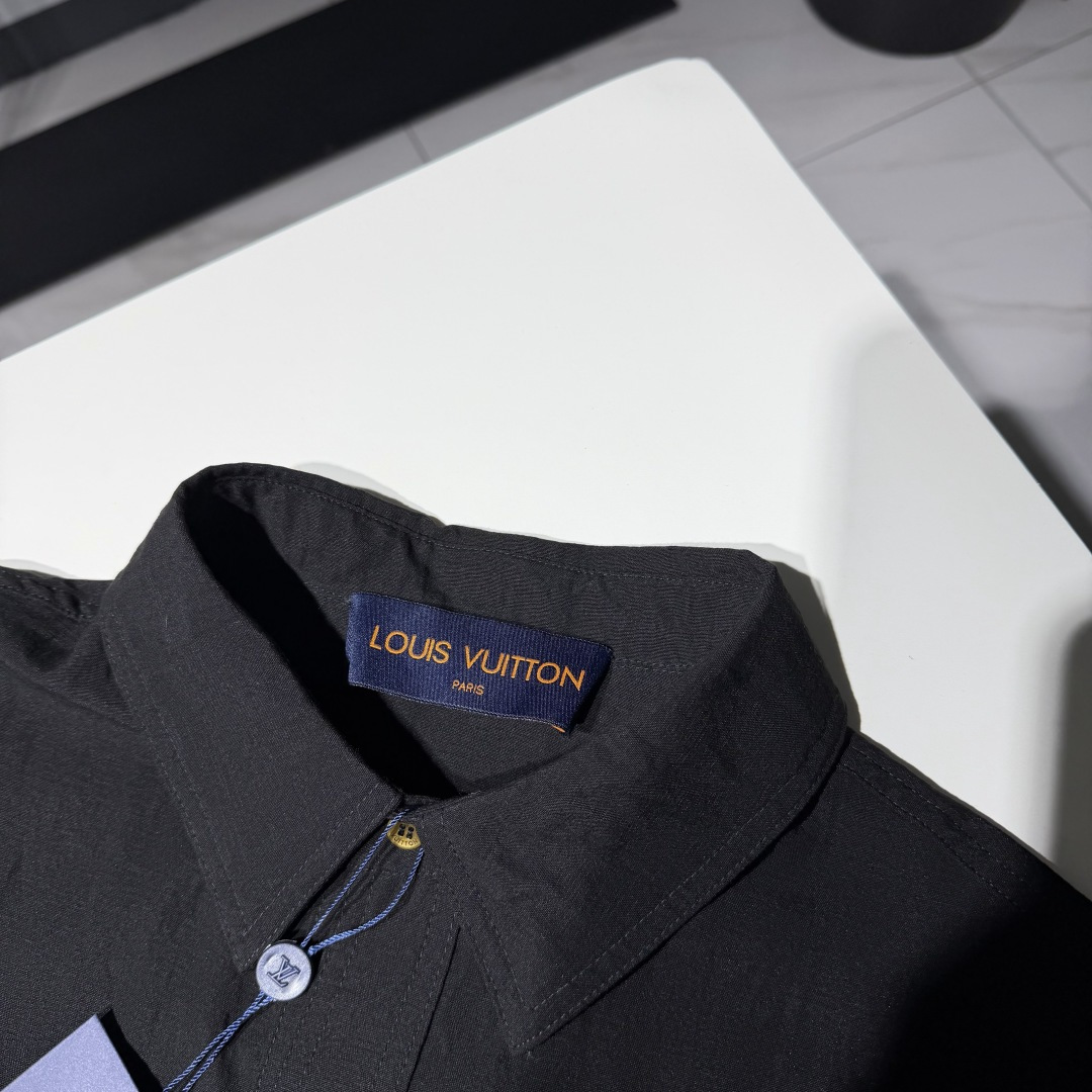 NO:817971,Shirt details!  ,Louis Vuitton-clothing,louis vuitton,shirts,19860909衬衫细节！,路易威登-服装,louis vuitton,shirts,,Women's clothing