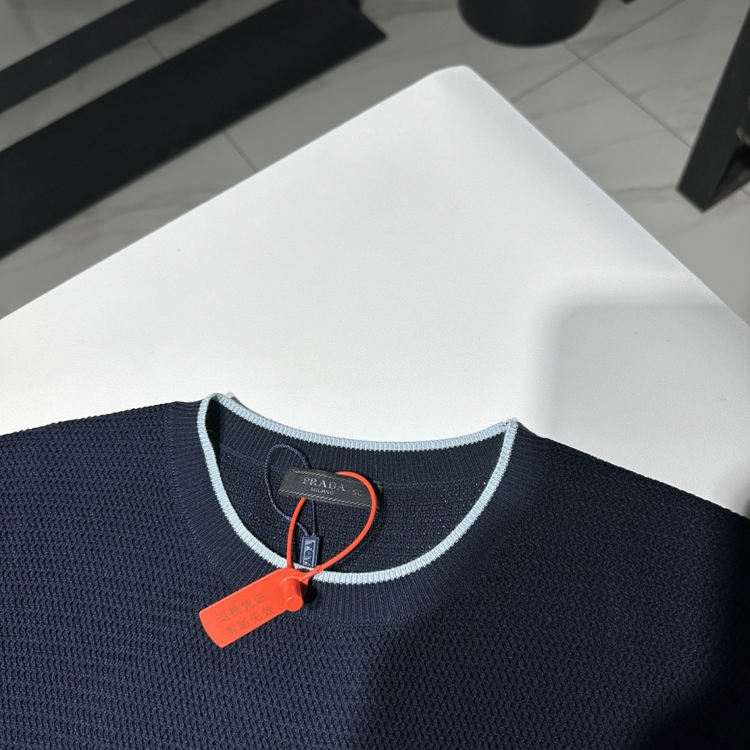 NO:818026,T-shirt details!  ,Prada-clothing,prada,tees,t-shirt,19860909T恤细节！,普拉达-服装,prada,tees，t-shirt,,Women's clothing