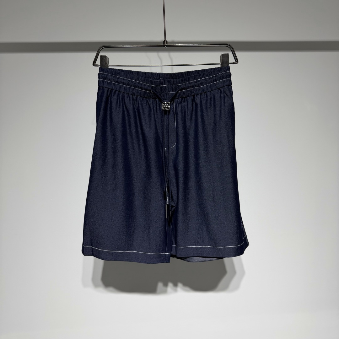NO:818046,One set of BALENCIAGA cannot be separated!  Balenciaga fashionable casual shorts and shirt suit!  The dark blue custom-made fabric uses topstitching and minimalist three-dimensional tailoring to create distinct layers!  The fabric has been washed and is not easily deformed or faded!  Customized hardware accessories are loose-fitting and made of pure cotton!  Customized fabrics are firm and textured, high-end and low-key luxury!  It’s a great outfit combination for weekend outings and parties!  The Bajia brand has always insisted on hand-made attention to detail, emphasizing tailoring and contour lines, as well as strict selection of fabrics. This persistent pursuit of quality has made Balenciaga a leader in the global luxury goods industry. Balenciaga is famous for its simple, noble and elegant design style. It is committed to integrating traditional craftsmanship with modern design concepts to create works that are both visually impactful and elegant!  Model cover Color dark blue Size M-L-XL-XXL-XXXL L shoulder width 54, bust 60, length 72 L waist 38, hip 56, pants length 53 Refer to the L size chart to choose the size that suits you!  ,Balenciaga-clothing,balenciaga,balenciaga,burberry,shorts,shirts,19860909BALENCIAGA一套不拆分！ 巴黎世家时尚休闲短裤衬衫套装！深蓝色定制面料采用走明线、极简主义立体剪裁层次鲜明！面料做了水洗工艺不易变形褪色！定制五金配件宽松版型纯棉材质！定制面料紧实有质感高级低调奢华！周末郊游聚会都是非常出彩的服饰搭配！ 巴家品牌始终坚持手工制作注重细节,强调剪裁和轮廓线条,以及对面料的严格挑选. 这种对品质的执着追求,使得巴黎世家成为了全球奢侈品行业中的佼佼者. 巴黎世家以其简洁、高贵、典雅的设计风格而著称于世. 致力于将传统手工艺与现代设计理念相融合,创造出既具有视觉冲击力又不失优雅气质的作品！ 型号套 颜色深蓝色 尺码M-L-XL-XXL-XXXL L肩宽54、胸围60、衣长72 L腰围38、臀围56、裤长53 参考L尺码表数据选择适合自己的尺寸！,巴黎世家-服装,balenciaga,balenciaga,burberry,shorts,shirts,,Women's clothing