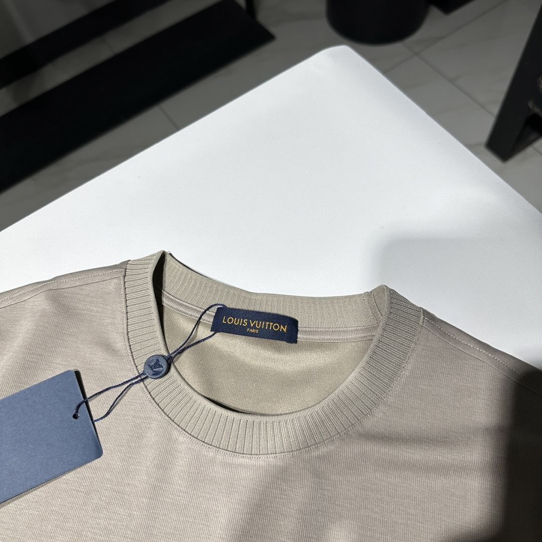 NO:817942,T-shirt details!  ,Louis Vuitton-clothing,louis vuitton,tees,t-shirt,19860909T恤细节！,路易威登-服装,louis vuitton,tees，t-shirt,,Women's clothing