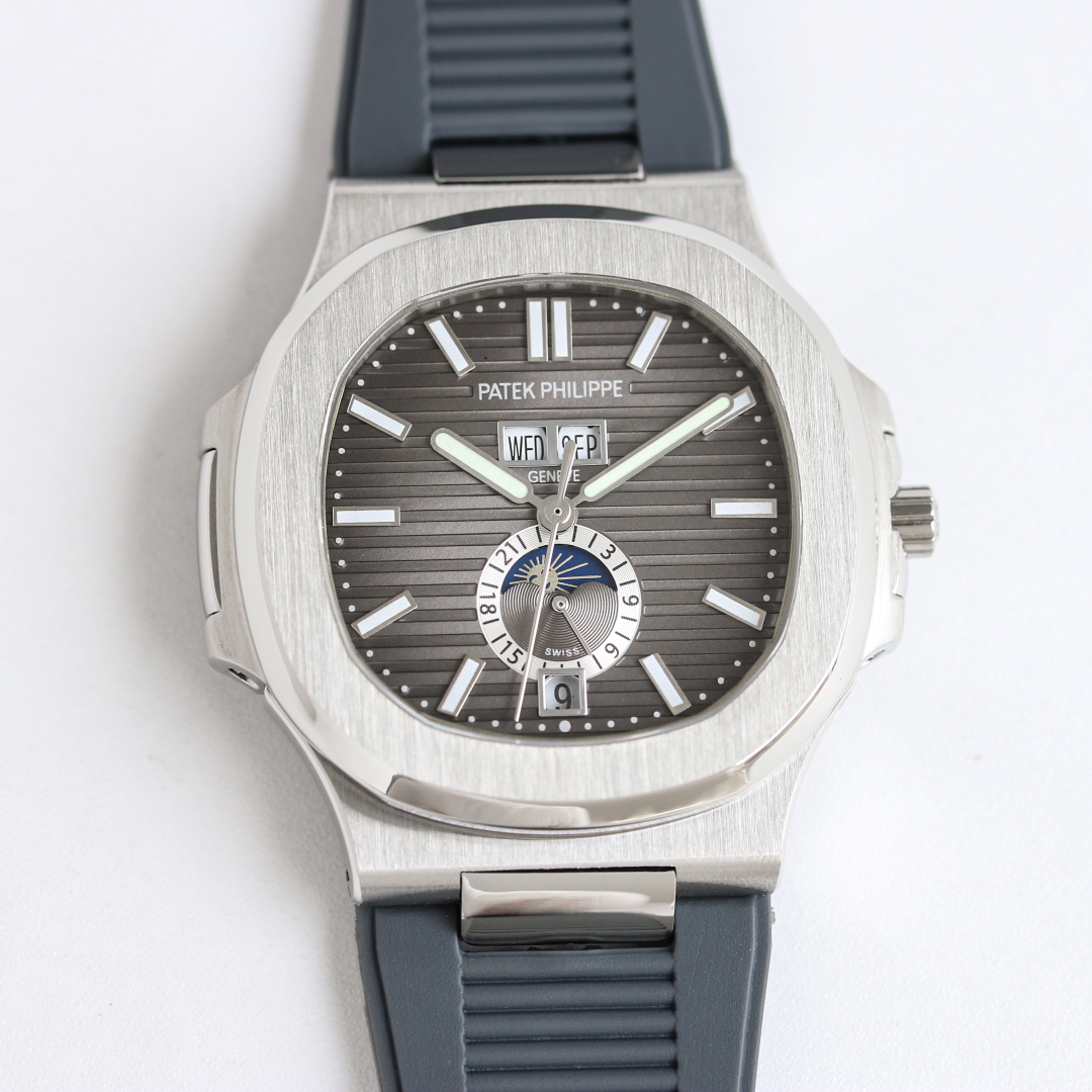 NO:714888,TW produces TW Factory Nautilus 5726/1A Patek Philippe Nautilus 3-pin half-moon phase series VJ1 high-end replica 1-1 TW launches new Patek Philippe PP, new mold, new masterpiece, top V2 version!  1. Upgrade the lettering by correcting the shading radiation of the lettering to make it deeper, with clearer texture contrast and stronger three-dimensional effect. The lettering is a two-color penetrating lettering. After half a year of research, it has been upgraded to a three-layered lettering. This solves the problem of the V1 center white plate not being deep enough and incorrect font printing. It also corrects the incorrect position of the luminous feet of the V1 lettering and enhances the luminous intensity. The authentic six-digit moon phase is white, and the mold has been re-molded according to the original color. The upgrade is consistent with the original!  2. Appearance upgrade: The case of the V2 version is polished and polished using CNC to restore the original craftsmanship one by one, without sparing every detail!  3. Upgrade the waterproof function and restore the nature of the diving watch!  The six-digit price of genuine products is beyond the reach of many watch lovers!  【TW】Watch factory gives you low price!  Buy 95% authentic products!  No words can be said to be worth the word 'like'. As long as you like it, it's worth it!  For the best luxury gift recommendation, please look for TW’s exclusive quality, patek philippe19860909TW 出品  TW Factory 鹦鹉螺5726/1A 百达翡丽 鹦鹉螺3针半月相系列VJ1高端复刻1-1 TW推出全新 百达斐丽 PP 全新开模全新力作顶级V2版本上新！ 1. 升级字面 修正字面底纹放射,使它更加深沉,纹路对比更清晰,立体感更强,字面为双色渗透字面,经半年研究现升级为三层字面,攻破V1中心白盘不够深沉,字体印刷不正问题,同时修正V1字面夜光丁脚位不正,加强夜光强度,正品六字位月相为白色,现已根据原装颜色从新开模,升级与正品一致！ 2.外观升级 V2版本表壳打磨,抛光全部走CNC一一还原正品工艺,不放过每一个细节！ 3.升级防水功能,还原潜水运动表的本性！ 正品六位数的价格让许多爱表之人望尘莫及！【TW】腕表工厂让你以低的价格！买到百分之95的正品！千言万语都抵不过“喜欢”二字,只要喜欢,那就是值得！送礼最佳奢华推荐请认准TW独家品质,,patek philippe,Watch