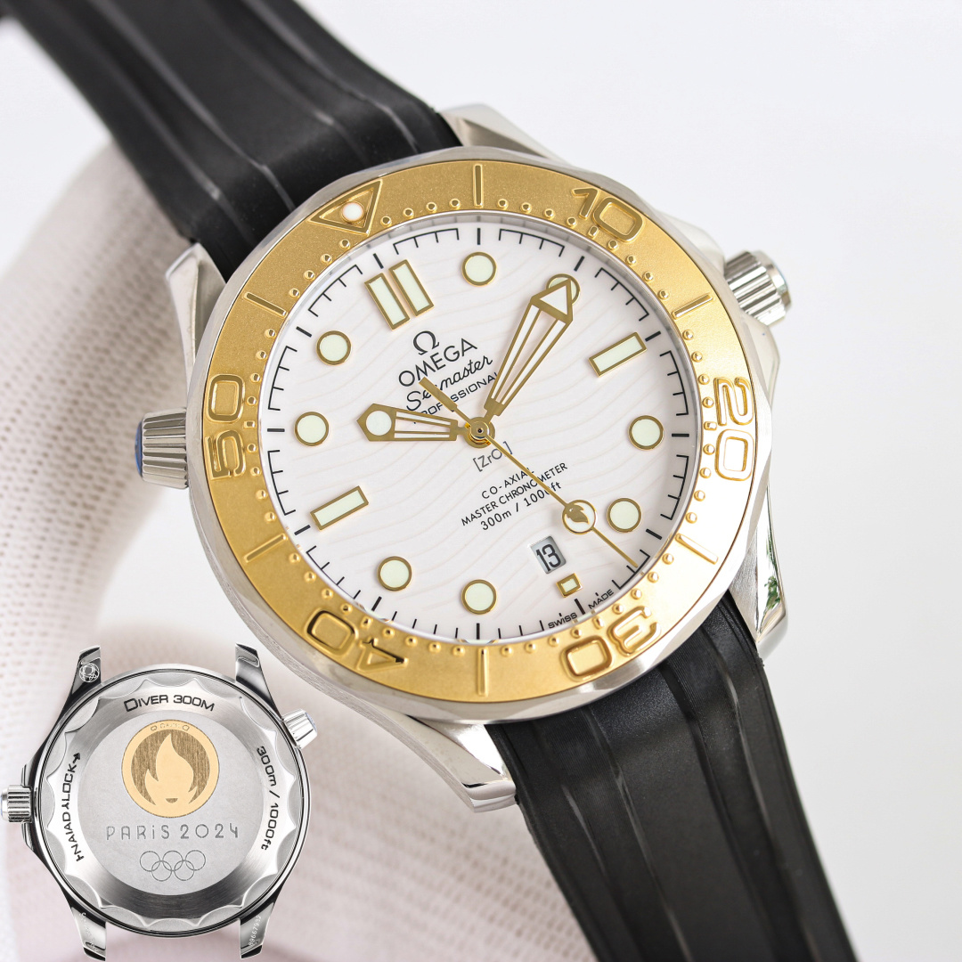 NO:150284,Steel belt Latest model Omega Seahorse series Top products OMEGA SEAMASTER Seahorse, Master Chronometer watch 42mm diving watch, local polishing of fine steel brushed case The bezel is made of black ceramic, decorated with white enamel diving scale The word ring scale is not easy to wear and distort the countdown bezel rotates counterclockwise unidirectional Dome sapphire mirror coated with anti-glare film There is a calendar window at 6 o'clock, hollow hands and embossed hour scale are rhodium-plated,  It is also covered with Super-LumiNova luminous coating, blue-green two-color luminous, minute hand green luminous display and bezel green luminous spots are used for diving oxygen countdown, multiple waterproof screw-in crowns, corrugated edge design transparent watch back movement operation is clearly visible, and a new imported mechanical movement is replicated with 8800 movement. Steel belt and natural rubber strap (durable) can be easily replaced, and different wearing styles are switched. The watch diameter is 42mm. Real-life mechanical watch shipped, omega19860909钢带  最新款  欧米茄 海马系列 顶级产品 OMEGA 欧米茄SEAMASTER海马,至臻天文台表42毫米潜水表,精钢拉丝表壳局部抛光处理 表圈采用黑色陶瓷,饰以白色珐琅潜水刻度 字圈刻度不易磨损掉色 倒计时表圈逆时针单向转动 穹型蓝宝石镜面镀防眩光膜 6点钟位置设有日历窗口,镂空指针和浮雕小时刻度经镀铑处理, 并覆以Super-LumiNova夜光涂层,蓝绿双色夜光,分针绿色夜光显示配合表圈绿色夜光点用于潜水氧气倒计时,多重防水旋入式表冠,波纹边缘设计透明表背机芯运转美态清晰可见,采用全新进口机械机芯复刻8800机芯.钢带和天然橡胶表带（经久耐用）可轻易更换,切换不同佩戴风格.表径42mm 出货实拍机械腕表,,,omega,Watch