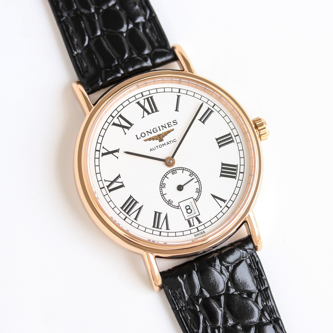 NO:150506,Steel belt   TW Taiwan factory new Longines LONGINES elegant series, the watch uses timeless design and exquisite craftsmanship to interpret the brand's deep understanding of the traditional watchmaking aesthetics. The case is made of 316L stainless steel and is polished and treated with low-key and delicate metallic luster. The 38.5mm diameter round case is only 9mm thick, with smooth and thin lines. The Roman scale and small seconds hand design not only meet the elegant needs of formal occasions, but also takes into account the comfort experience of daily wear, perfectly balances practicality and aesthetic value. The Seagull Integrated Machine Independent Small Second Automatic Winding Mechanical Movement is equipped with original Geneva pattern L615.3 automatic trolley to achieve perfect replica of two-needle semi-mechanical watch, longines19860909钢带   TW 台湾厂新品  浪琴 LONGINES 优雅系列,腕表以隽永设计与精湛工艺,诠释了品牌对传统制表美学的深刻理解.表壳采用316L精钢打造,经过抛光工艺处理,呈现出低调而细腻的金属光泽.38.5mm直径的圆形表壳厚度仅为9mm,线条流畅纤薄,罗马刻度配小秒针设计既适配正式场合的优雅需求,亦兼顾日常佩戴的舒适体验,完美平衡实用性与美学价值. 海鸥一体机独立小秒自动上链机械机芯配有原装日内瓦纹L615.3自动陀实现完美复刻两针半机械腕表,,,longines,Watch