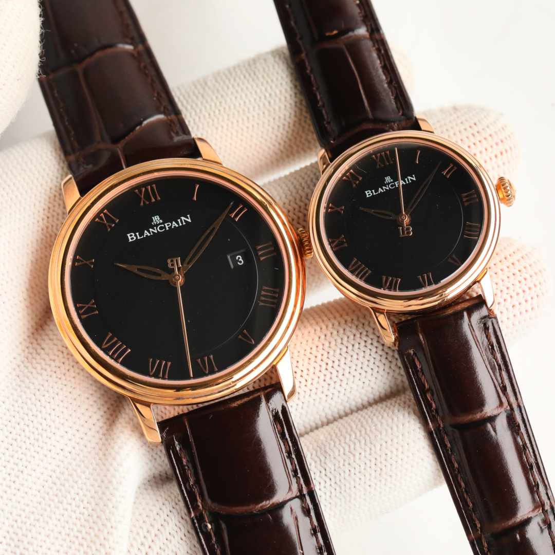 NO:150815,Gold Diamond Original 1:1 Replica Blancpain 6551-1127-55B CX8 Couple Mechanical Watch Business Couple Watches Used Enamel White, Willow Leaf Needle, Roman Scale, simple and clear. Equipped with Italian cowhide strap, soft and comfortable, gentleman's watch, classic and extraordinary [Case] ​​Men's diameter 40m/8.7m, Women's diameter 34m/8.7m  The lines between the shoulder and the case are obvious and polished in place. The cover is full and shiny. All data are truly consistent with the authentic product. [Dial] The enamel dial is oxidative and corrosion-resistant, and has very good chemical stability. Even if time goes by, it is still bright and bright. [Buckle] It is simple and convenient to wear with original folding buttons. [Movement] uses a self-produced movement of Citizen in Japan. 1151. The automatic pylon is engraved with Blancpain LOGO and plated with 18K gold. It is not only stable when walking, but also has a very accurate and imitative choice. It is a casual and formal dress!  BB's craftsmanship, classic achievements eternal, couple mechanical watches, cowhide, gold19860909金 钻  原版 1:1 复刻  宝珀 6551-1127-55B CX8 情侣机械对表 商务正装情侣腕表 采用搪瓷白,柳叶针,罗马刻度,简洁明了.搭载意大利牛皮表带,柔软舒适,绅士腕表,经典非凡【表壳】男款直径 40m/8.7m,女款直径 34m/8.7m 表肩和表壳交接的线条明显,打磨到位.壳套饱满,光泽四溢.所有数据真正做到于正品一致【表盘】搪瓷表盘抗氧化耐腐蚀,化学稳定性非常好,即使岁月境迁,依然光彩流盼【扣子】搭配原装折叠扣子佩戴起来简单方便【机芯】采用日本西铁城改宝珀Cal.1151自产机芯,自动陀镌刻宝珀LOGO并镀18K黄金.不仅走时稳定,精准 仿真度爆棚 休闲 正装 的选择！BB匠心之作 经典成就永恒,情侣机械腕表,,cowhide,gold,Watch