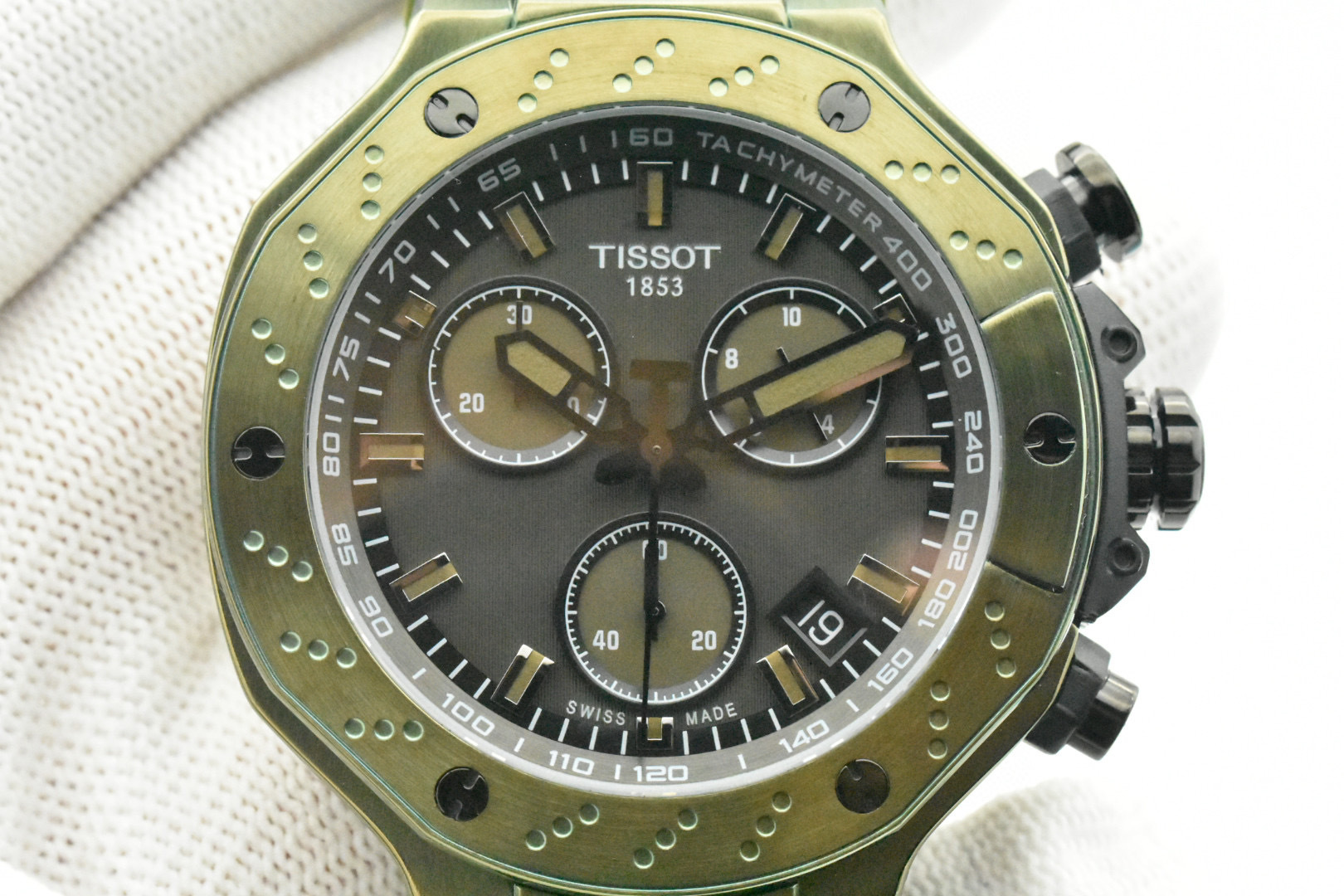T141.417.37.061.02 TISSOT Watch Review: Red, Black, Green – New Deliveries with Swiss Core - 图片 4