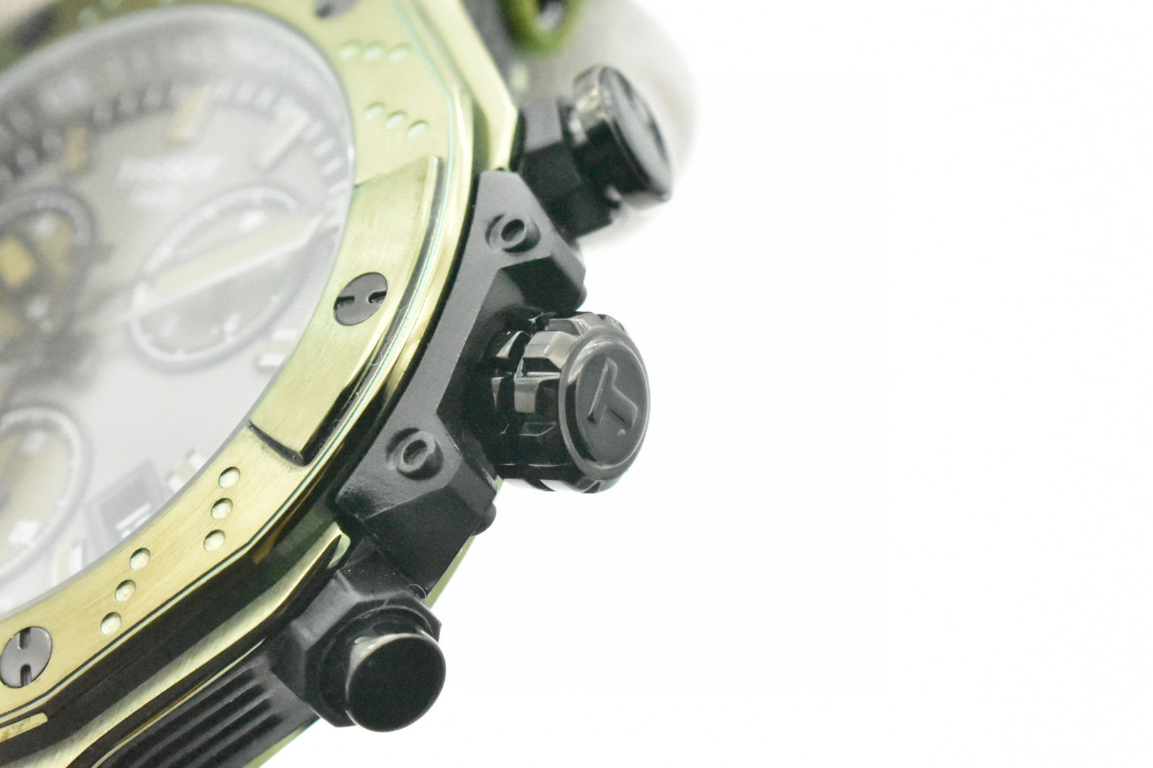 T141.417.37.061.02 TISSOT Watch Review: Red, Black, Green – New Deliveries with Swiss Core - 图片 6