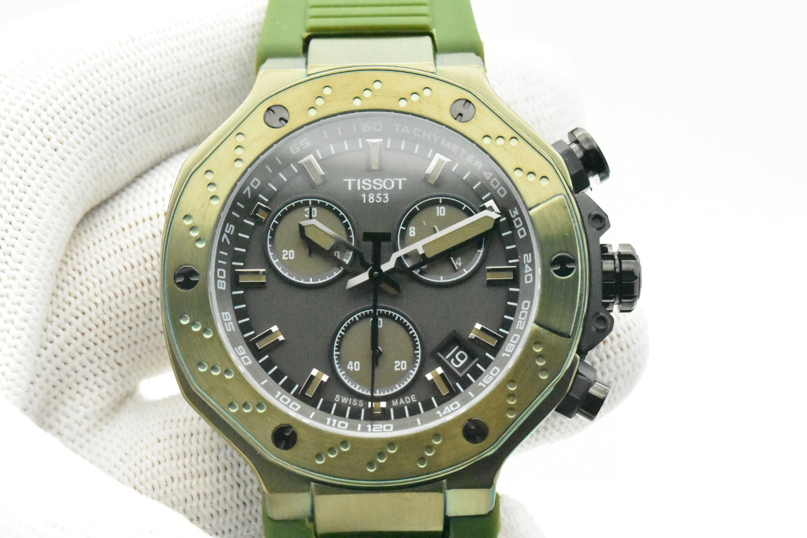 T141.417.37.061.02 TISSOT Watch Review: Red, Black, Green – New Deliveries with Swiss Core - 图片 2